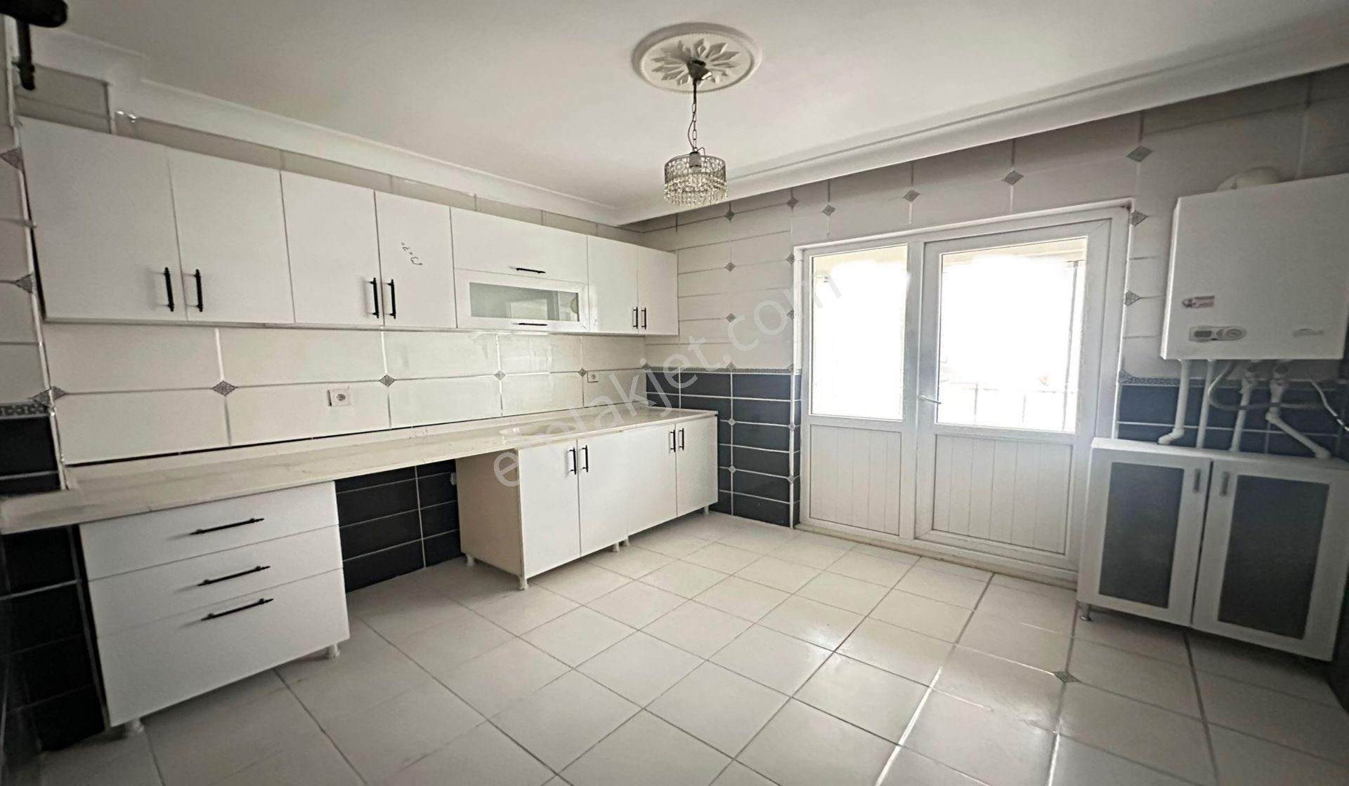 Atapark Çambaşı Caddesi Yakını 3+1 Asansörlü Genç Bina Masrafsız - Görsel 3