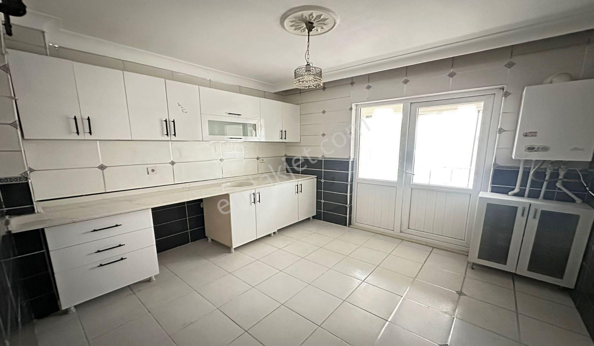 Atapark Çambaşı Caddesi Yakını 3+1 Asansörlü Genç Bina Masrafsız - Görsel 4