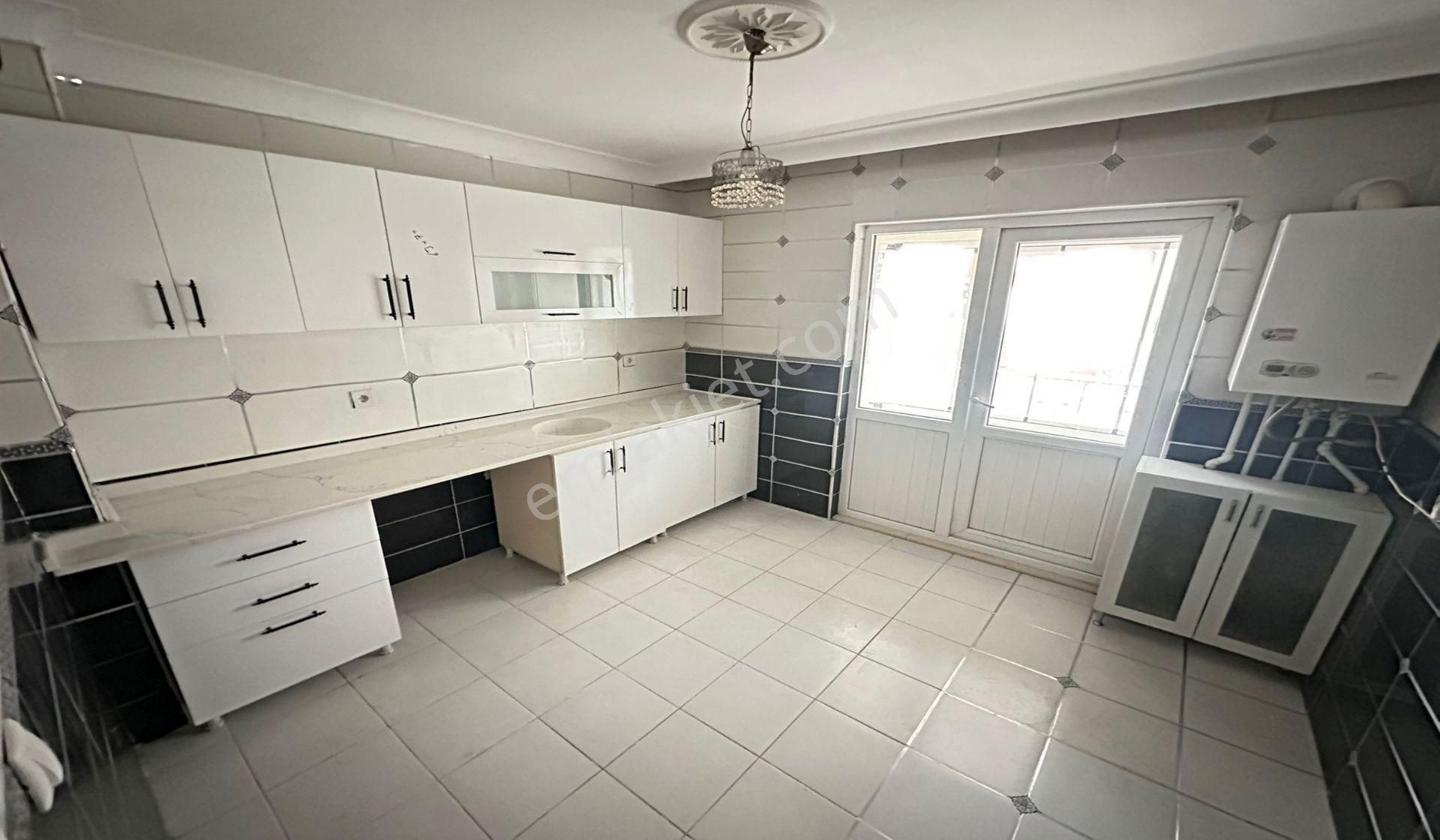 Atapark Çambaşı Caddesi Yakını 3+1 Asansörlü Genç Bina Masrafsız - Görsel 2