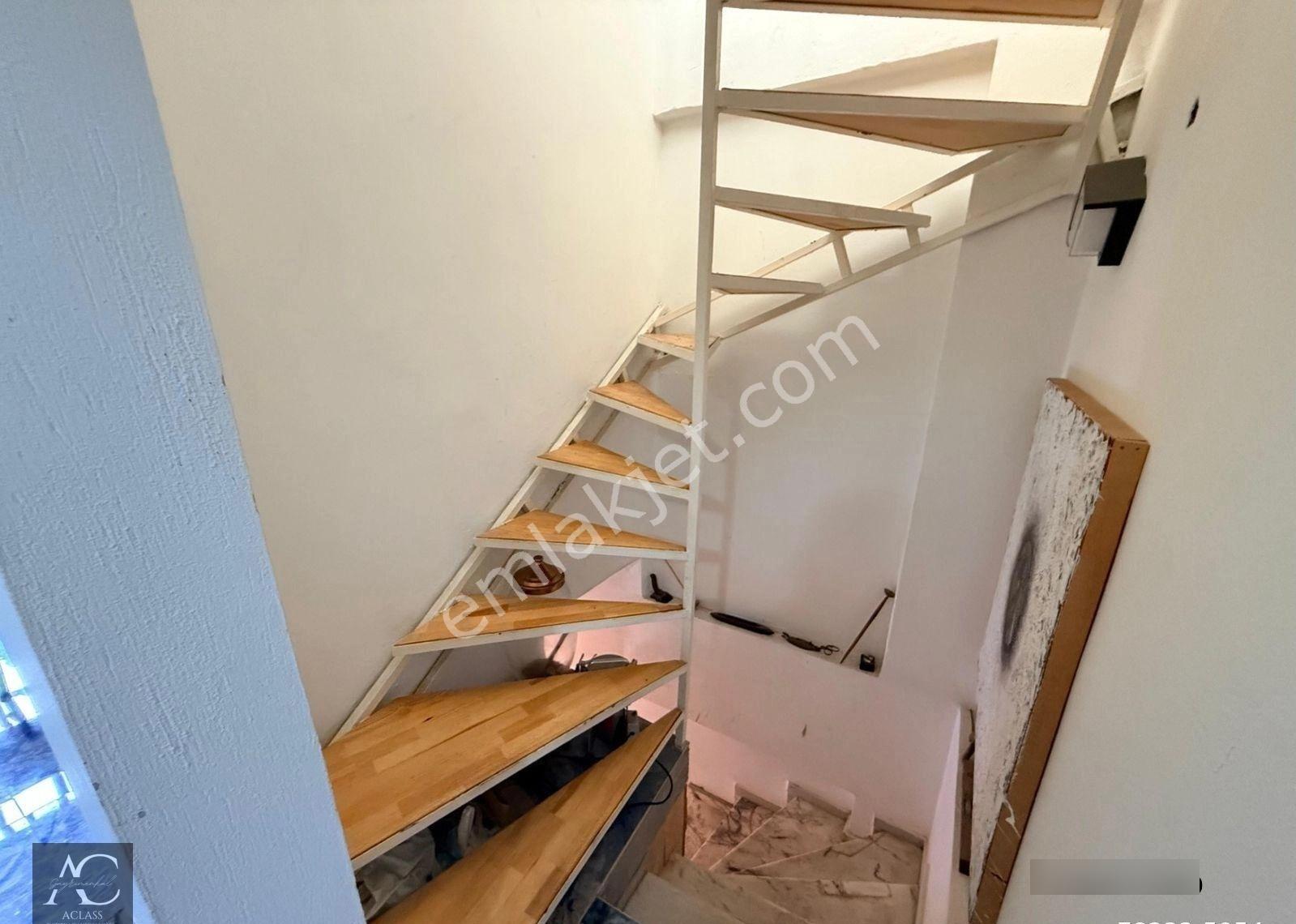 Aclass'dan Kusadası Çarşı İçerisinde Sahıle 50 M -satılık Masrafsız 3 Katlı İş Yeri (takasa Açık ) - Görsel 4