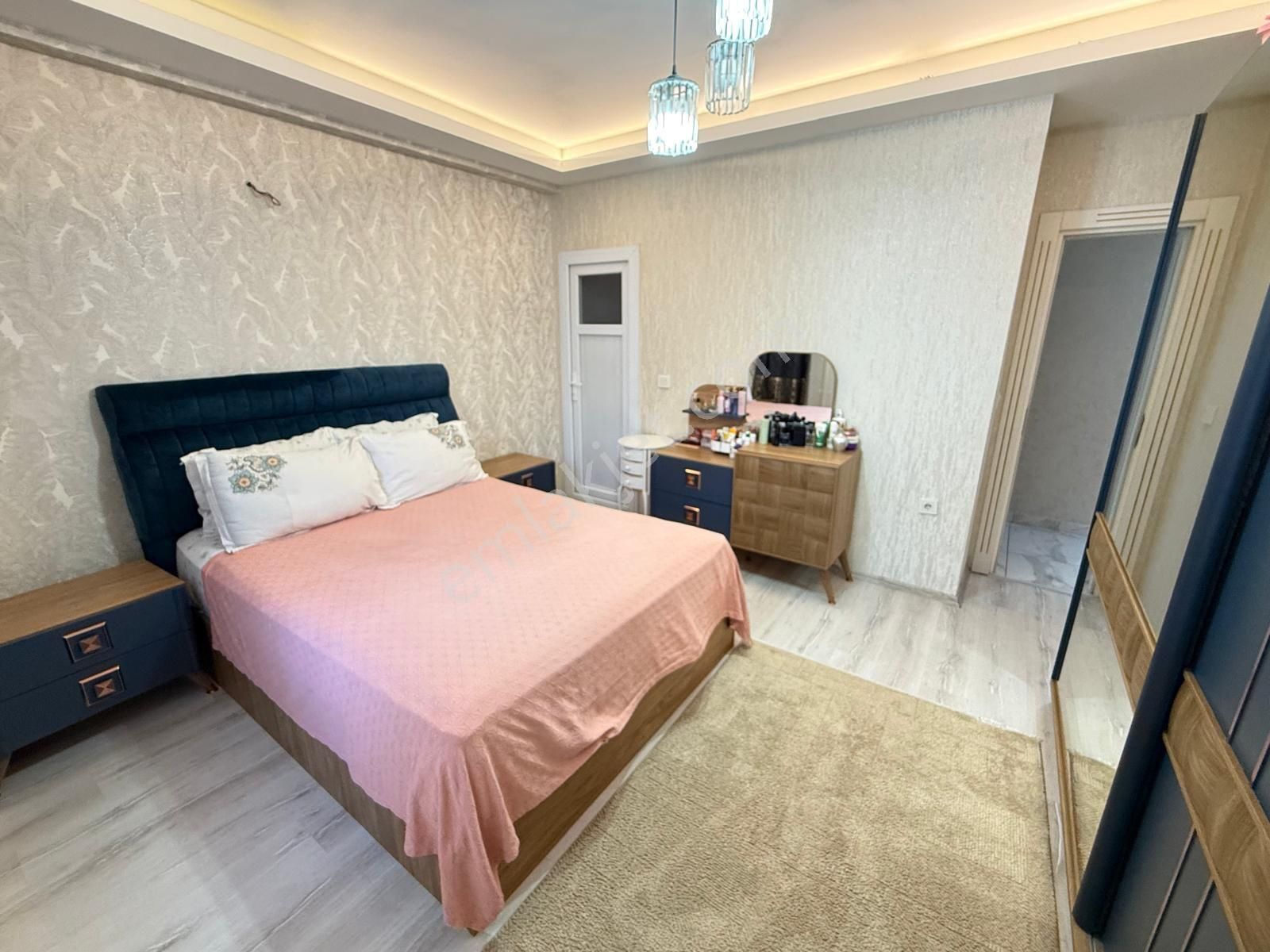 Mersin Sağlık Mah. 4 Katlı Binanın 2.kati 3+1 Bina Yaşı 4