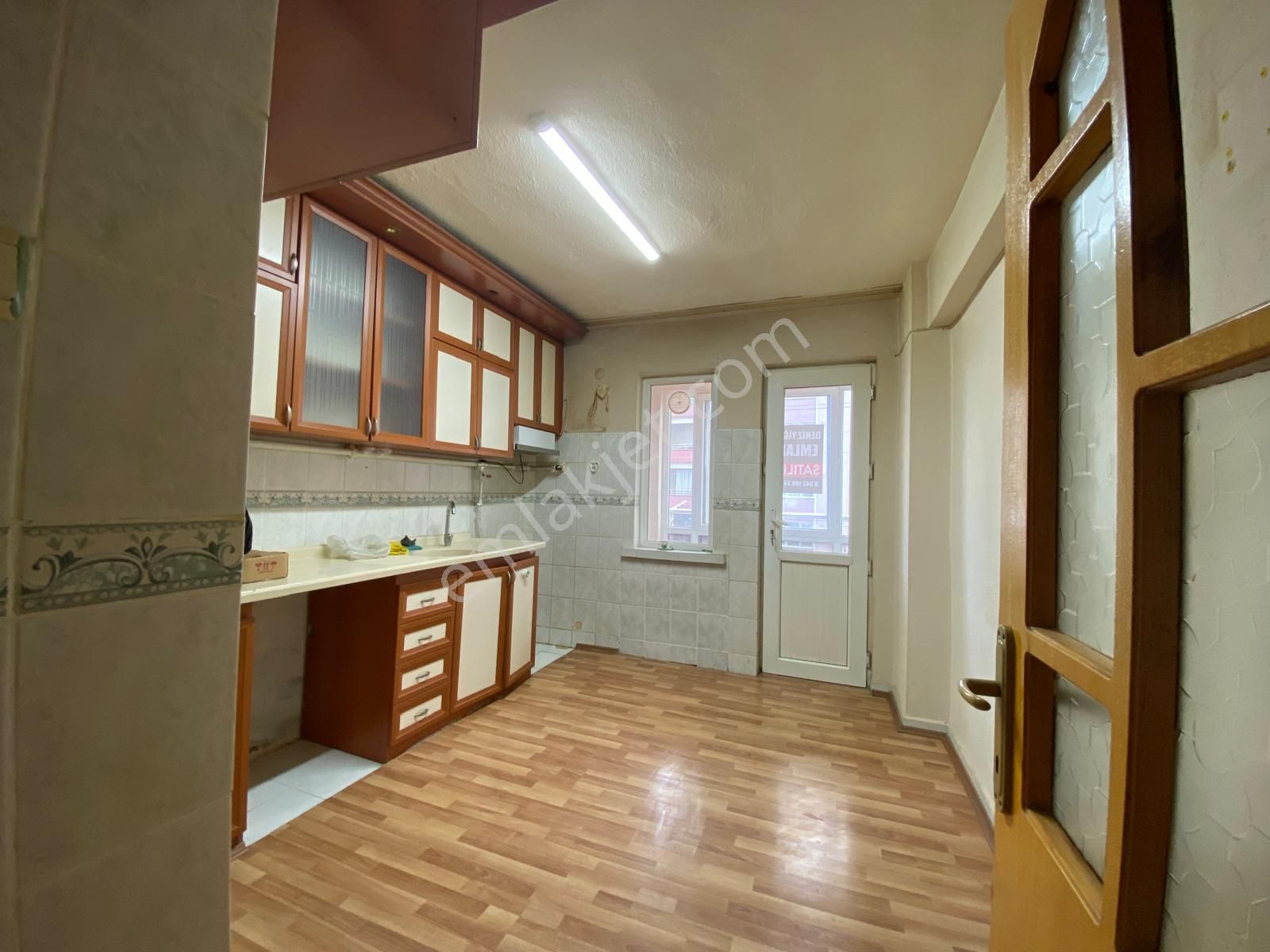 Deniz Yiğit Emlak'tan Cumhuriyet Mahallesinde 3+1bakımlı Arakat Daire - Görsel 4