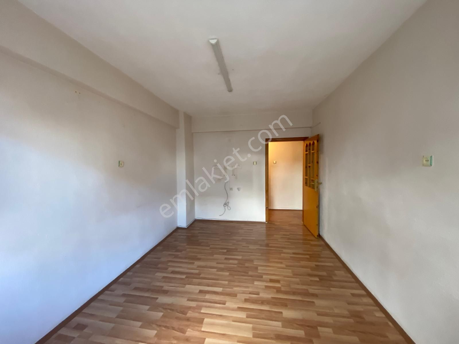 Deniz Yiğit Emlak'tan Cumhuriyet Mahallesinde 3+1bakımlı Arakat Daire - Görsel 11