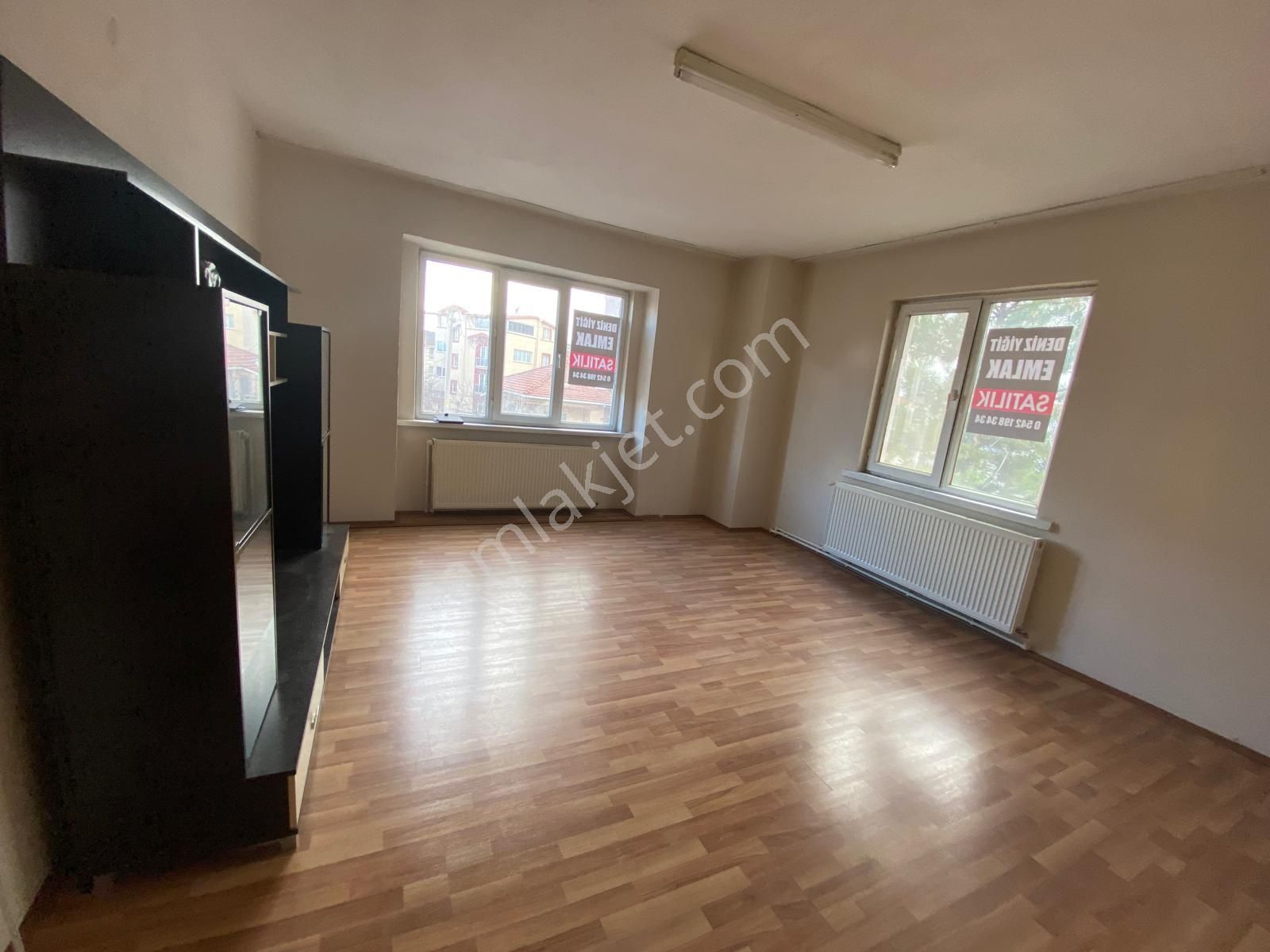 Deniz Yiğit Emlak'tan Cumhuriyet Mahallesinde 3+1bakımlı Arakat Daire - Görsel 2