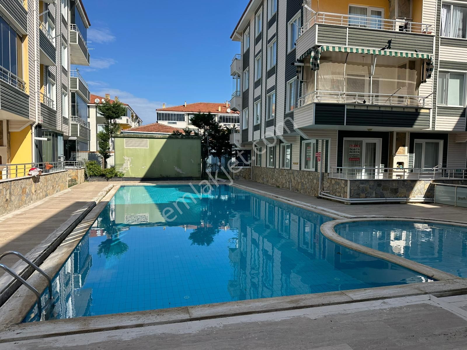 Karasu Merkezde Prestijli | Havuzlu Sitede 1+1 Satılık Daire - Görsel 3
