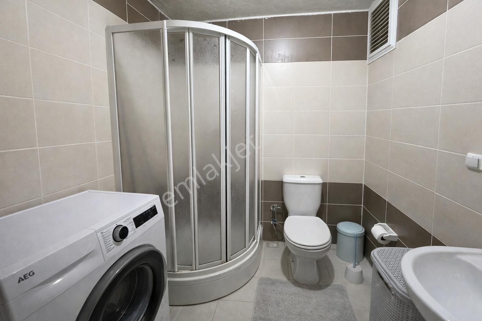 Karasu Merkezde Prestijli | Havuzlu Sitede 1+1 Satılık Daire - Görsel 15