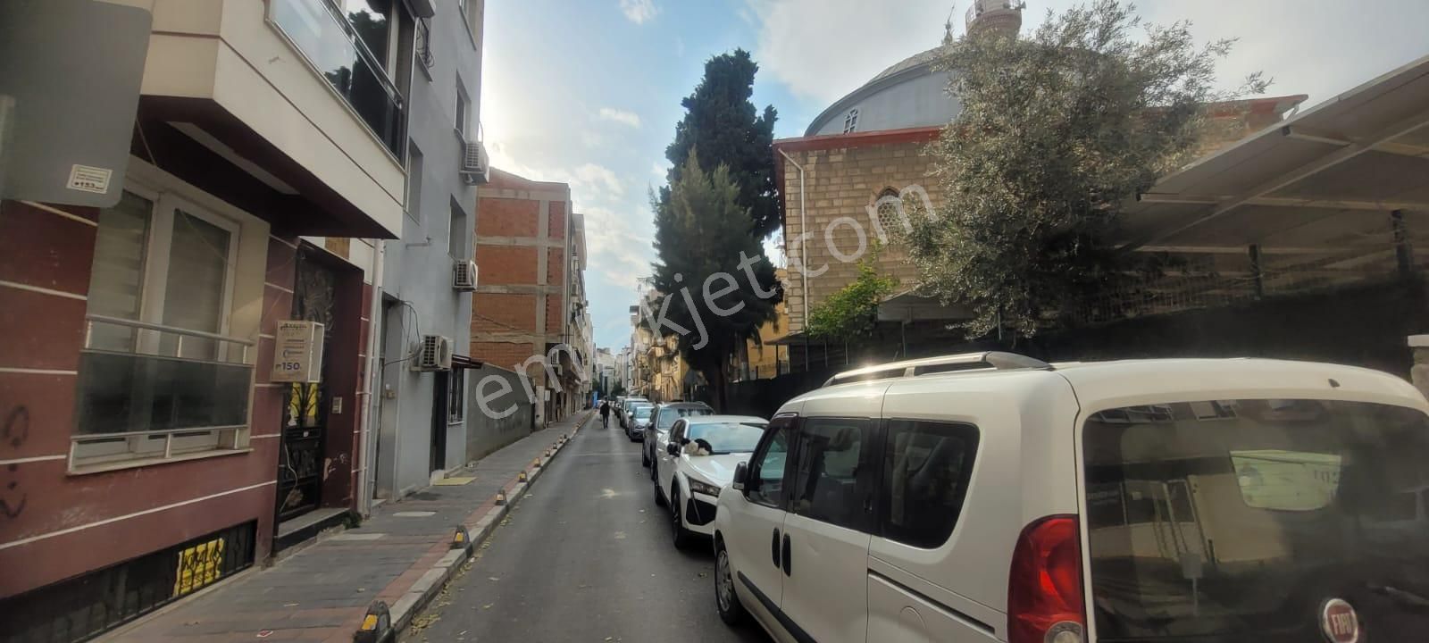 Alsancak Kahramanlar İzban Yakını Satılık Mobilyalı 1+1 Bahçeli - Görsel 17