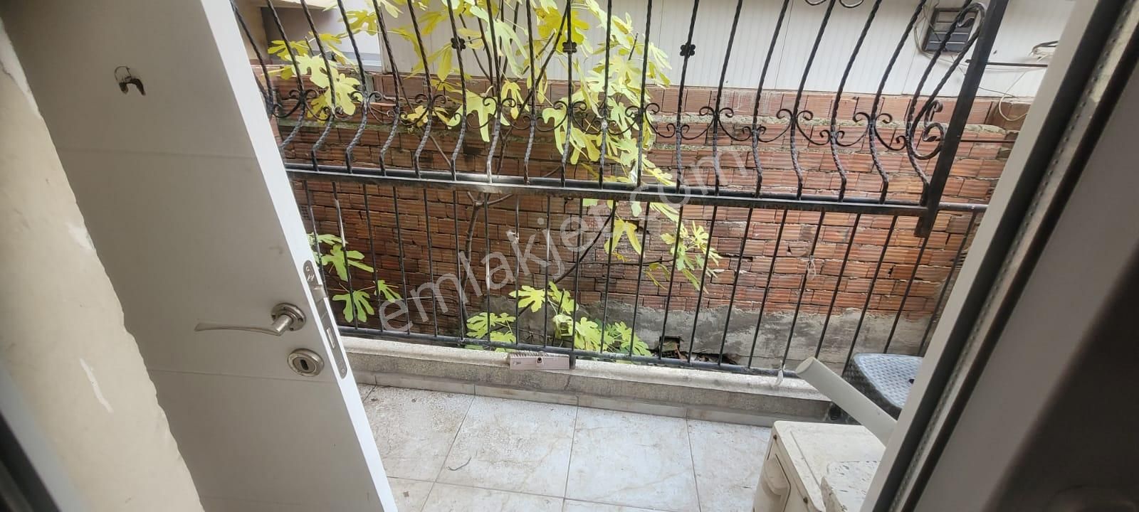 Alsancak Kahramanlar İzban Yakını Satılık Mobilyalı 1+1 Bahçeli - Görsel 5