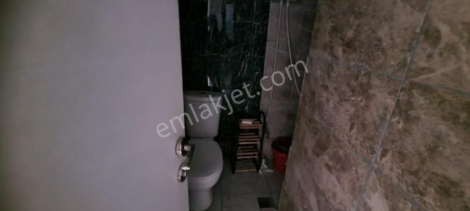 Alsancak Kahramanlar İzban Yakını Satılık Mobilyalı 1+1 Bahçeli - Görsel 12