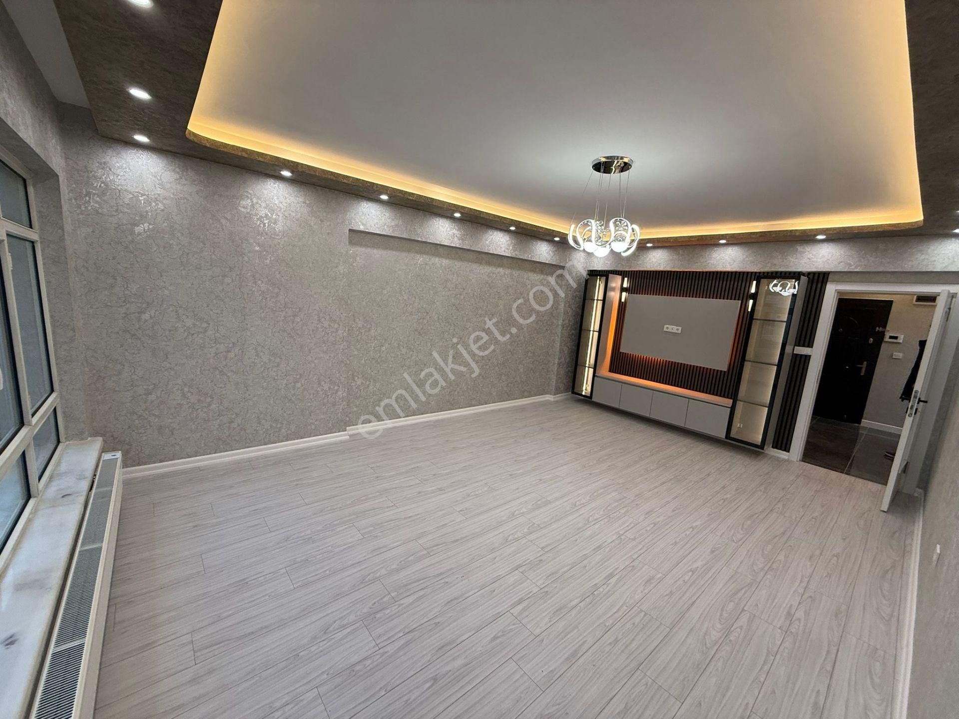 Bilgen Vatan'dan Yakacık'ta Ana Cadde Yakını 1. Kat Ön Cephe 3+1 Megalüks Yapılı Bağımsız Satılık - Görsel 4