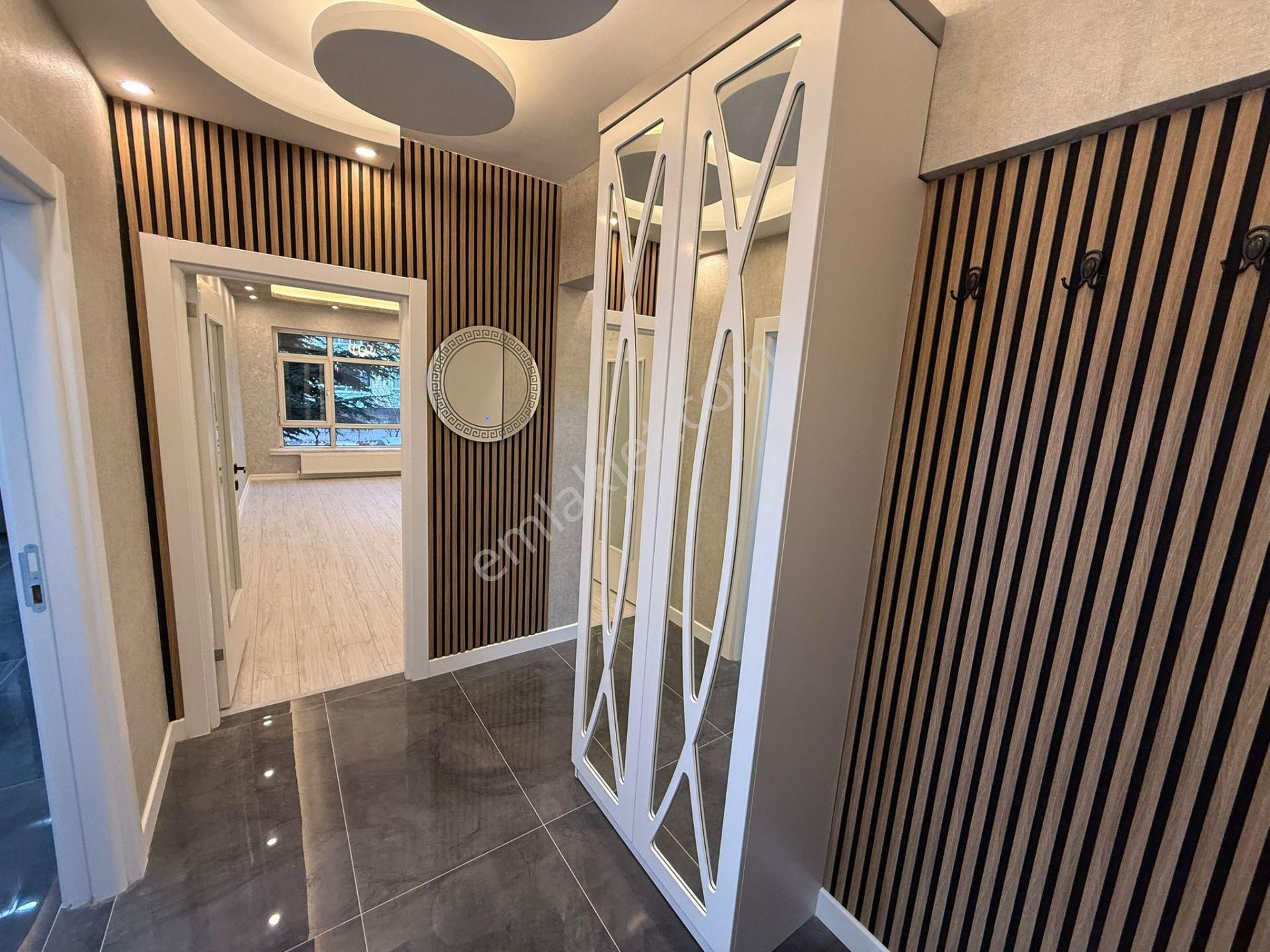 Bilgen Vatan'dan Yakacık'ta Ana Cadde Yakını 1. Kat Ön Cephe 3+1 Megalüks Yapılı Bağımsız Satılık - Görsel 2