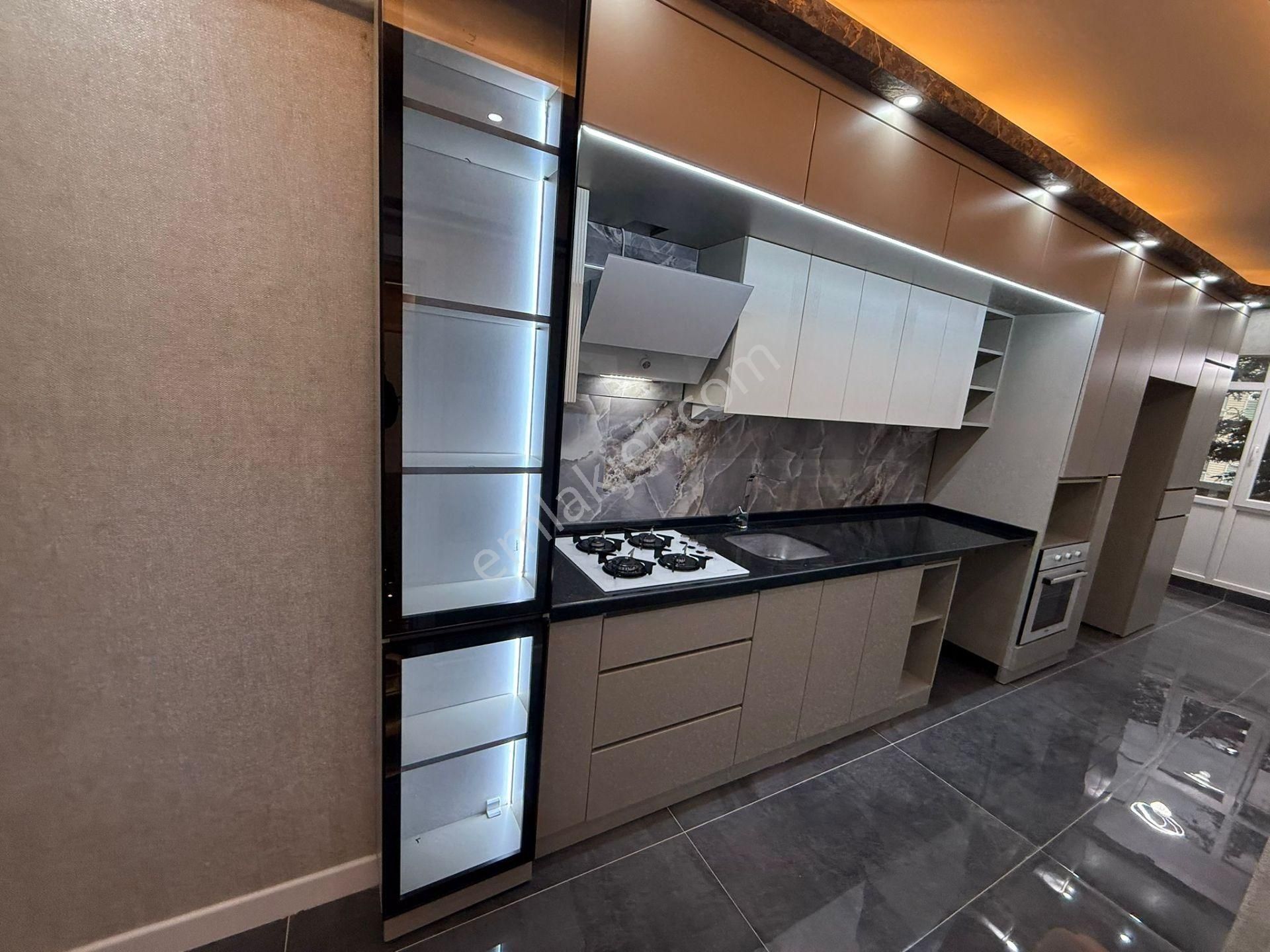 Bilgen Vatan'dan Yakacık'ta Ana Cadde Yakını 1. Kat Ön Cephe 3+1 Megalüks Yapılı Bağımsız Satılık - Görsel 7