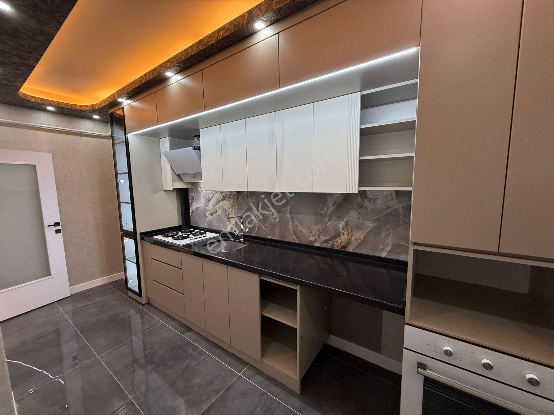 Bilgen Vatan'dan Yakacık'ta Ana Cadde Yakını 1. Kat Ön Cephe 3+1 Megalüks Yapılı Bağımsız Satılık - Görsel 12