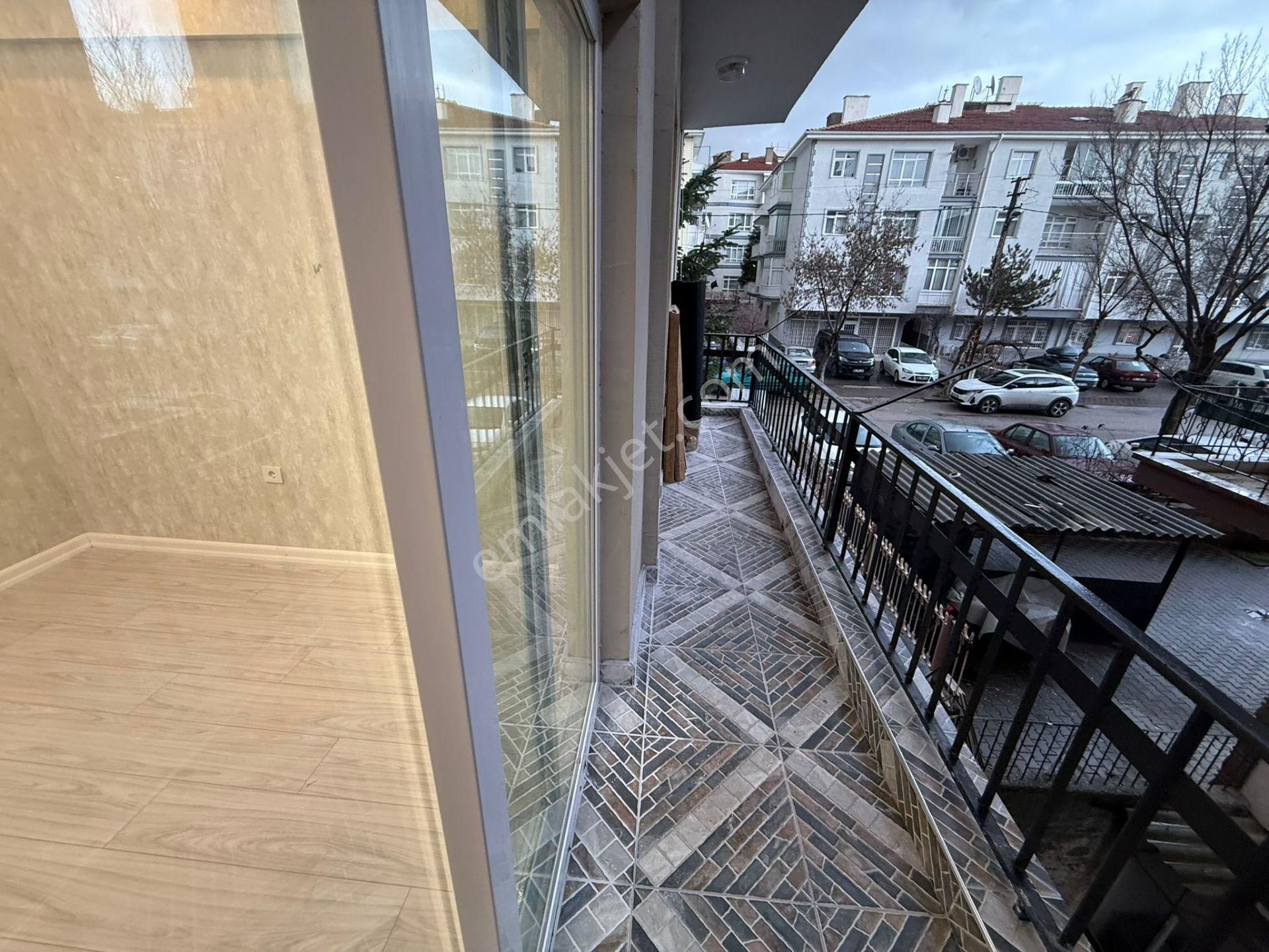 Bilgen Vatan'dan Yakacık'ta Ana Cadde Yakını 1. Kat Ön Cephe 3+1 Megalüks Yapılı Bağımsız Satılık - Görsel 26