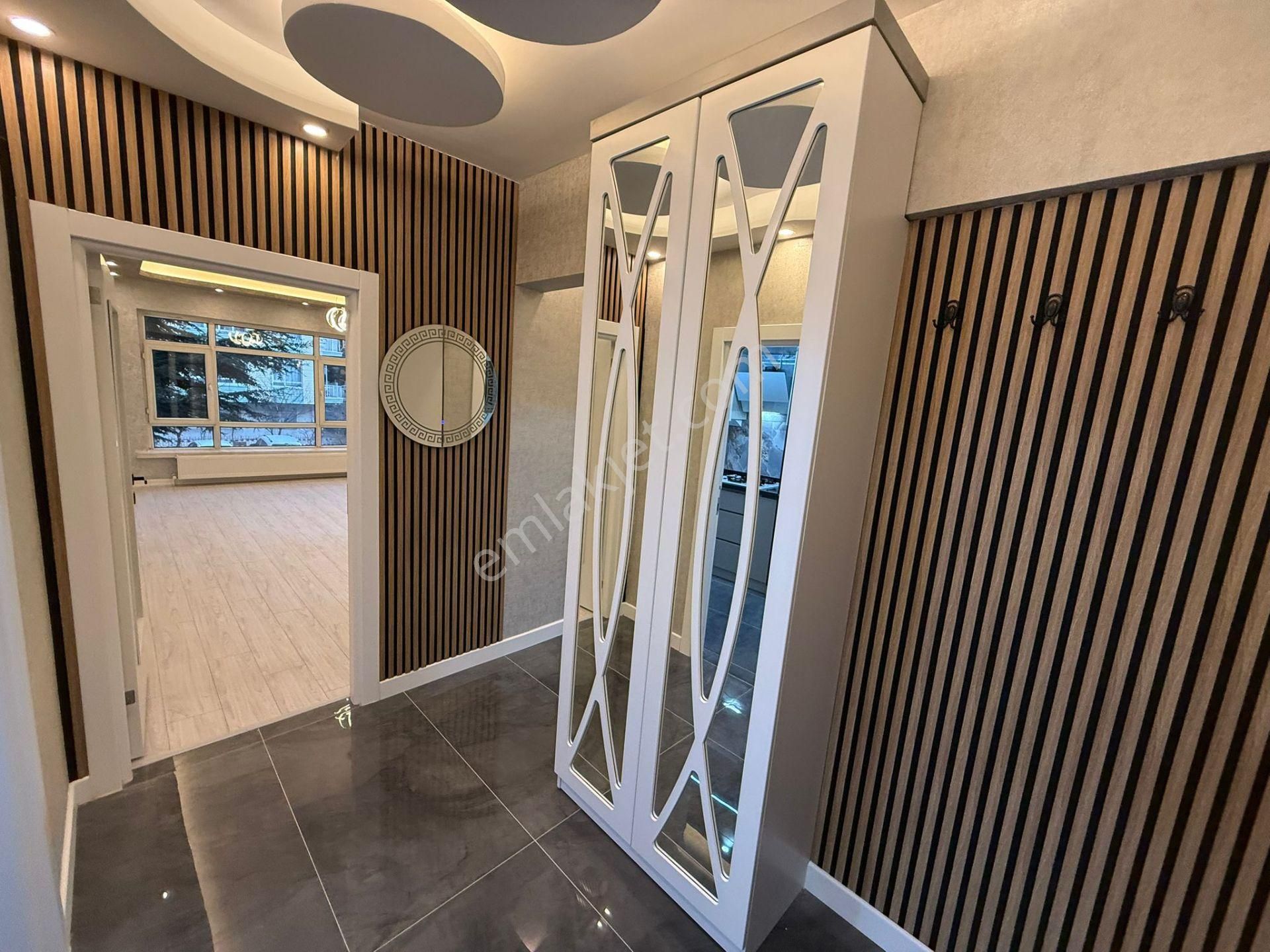 Bilgen Vatan'dan Yakacık'ta Ana Cadde Yakını 1. Kat Ön Cephe 3+1 Megalüks Yapılı Bağımsız Satılık - Görsel 3