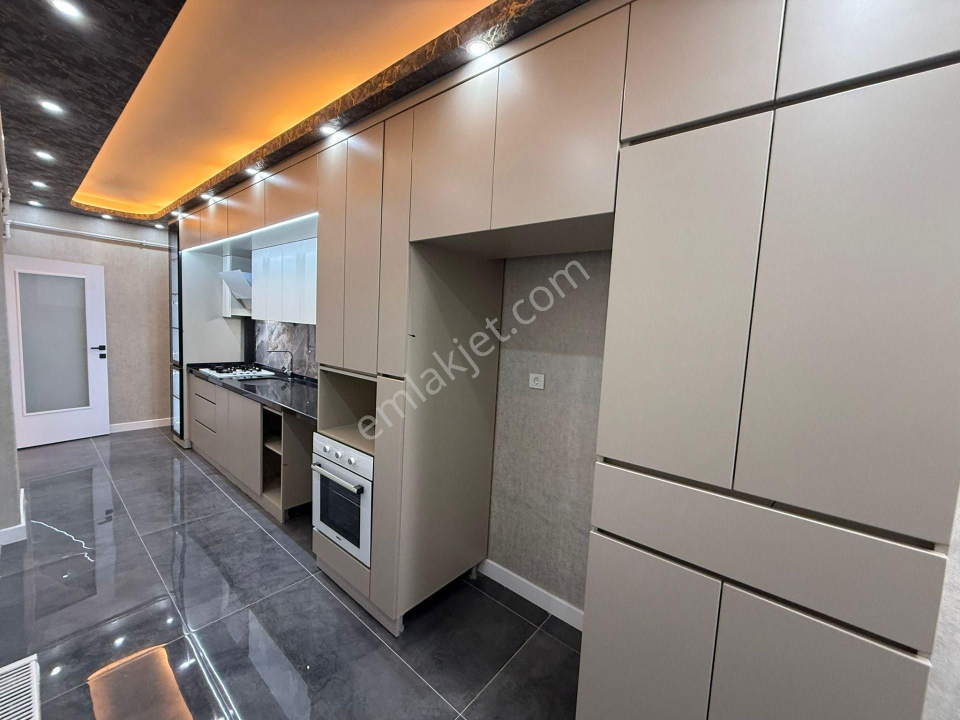 Bilgen Vatan'dan Yakacık'ta Ana Cadde Yakını 1. Kat Ön Cephe 3+1 Megalüks Yapılı Bağımsız Satılık - Görsel 15