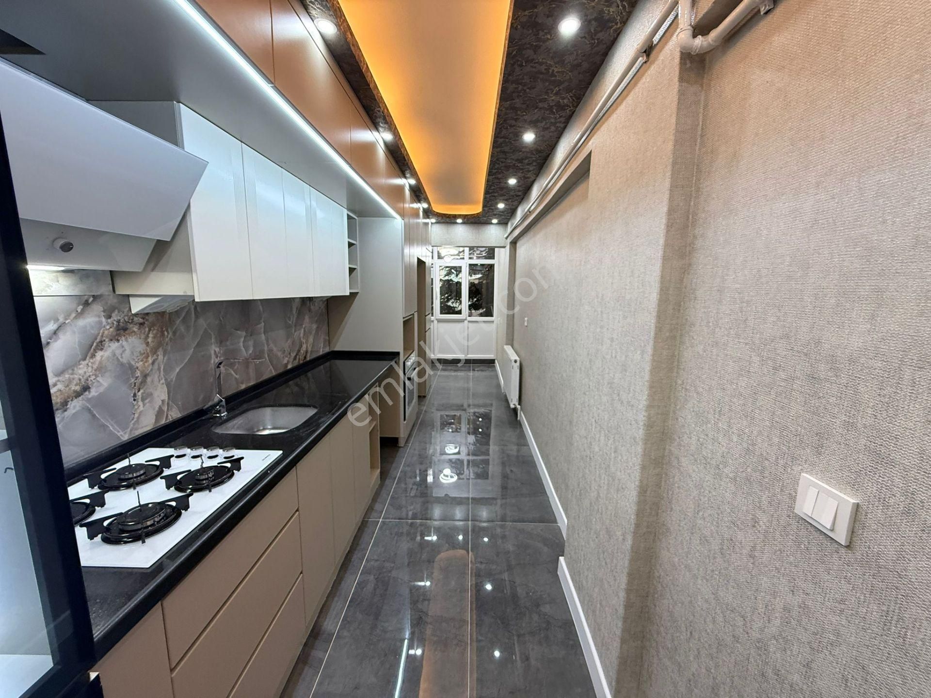 Bilgen Vatan'dan Yakacık'ta Ana Cadde Yakını 1. Kat Ön Cephe 3+1 Megalüks Yapılı Bağımsız Satılık - Görsel 11