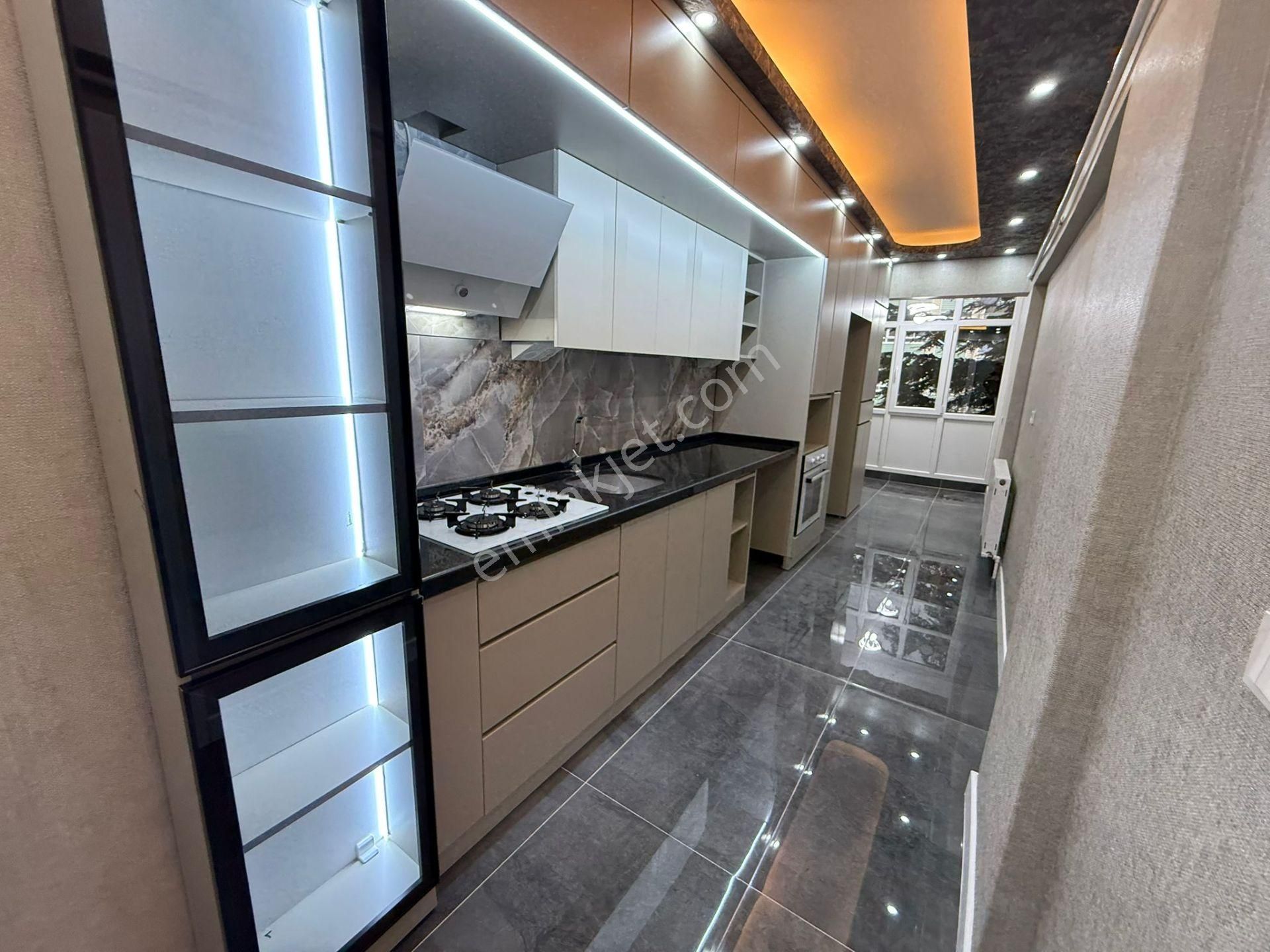 Bilgen Vatan'dan Yakacık'ta Ana Cadde Yakını 1. Kat Ön Cephe 3+1 Megalüks Yapılı Bağımsız Satılık - Görsel 9