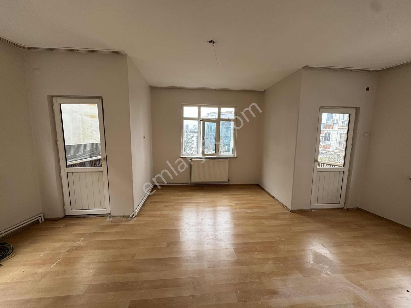 Mahmutbey'de Kiralık 2+1 90 M2 Daire