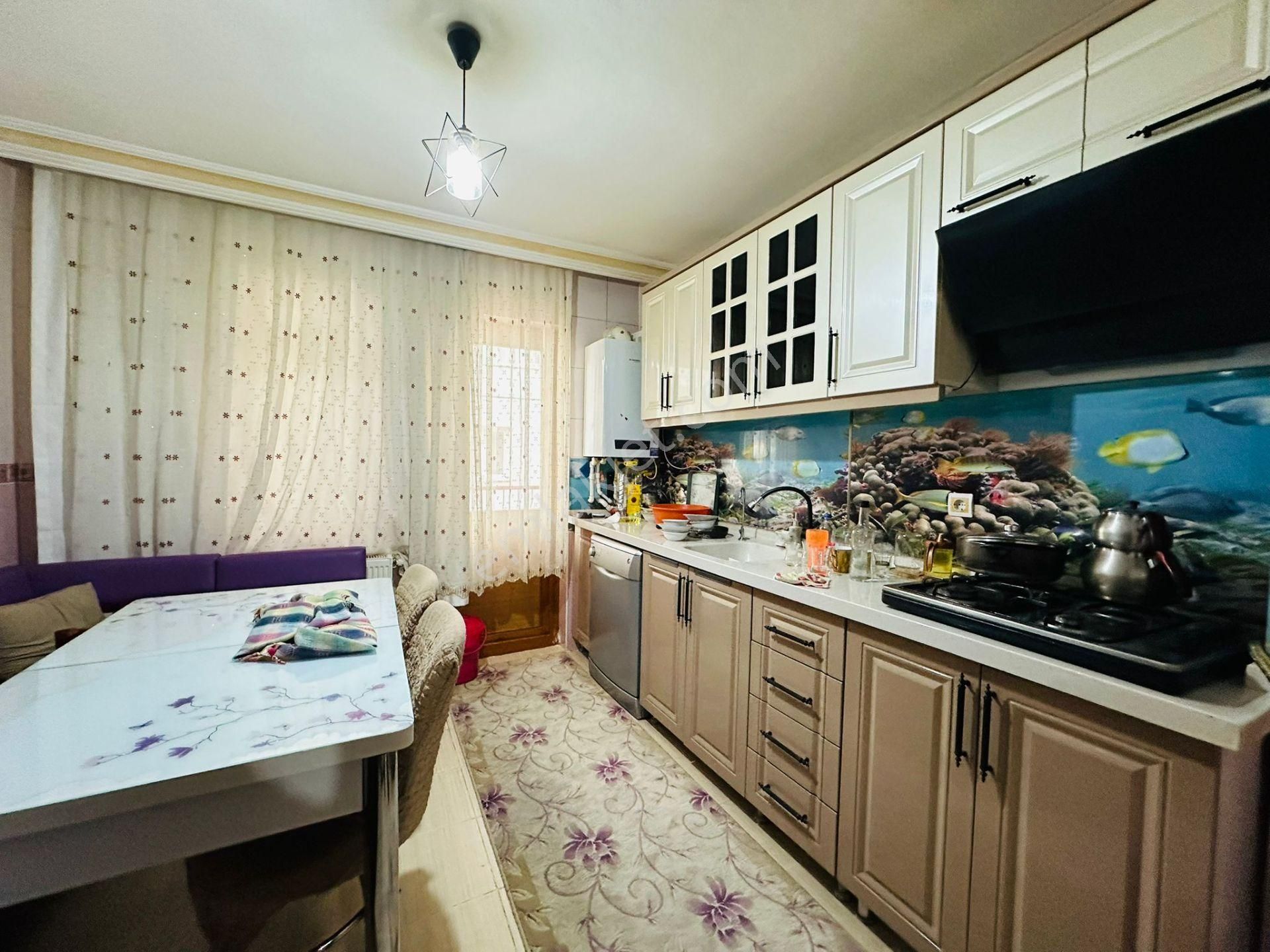 Beşikkaya'da Orhan Kemal Caddesi Yakını 3+1 Ara Kat Satılık Daire !!