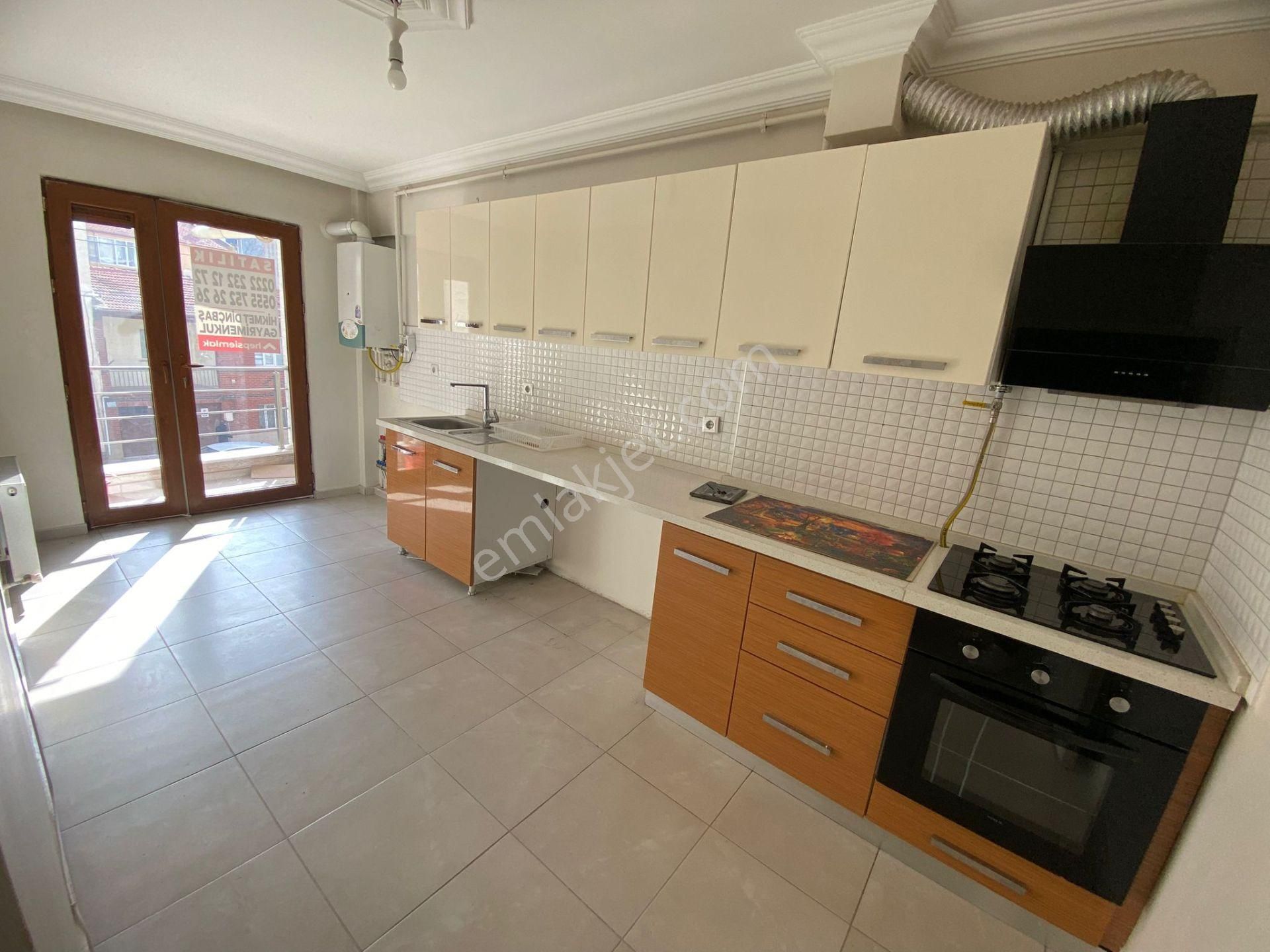 Halk Cd Üzeri Arakat Fırsat Çiftbalkon Asansörlü 130m² 3+1 Kk-2 - Görsel 2