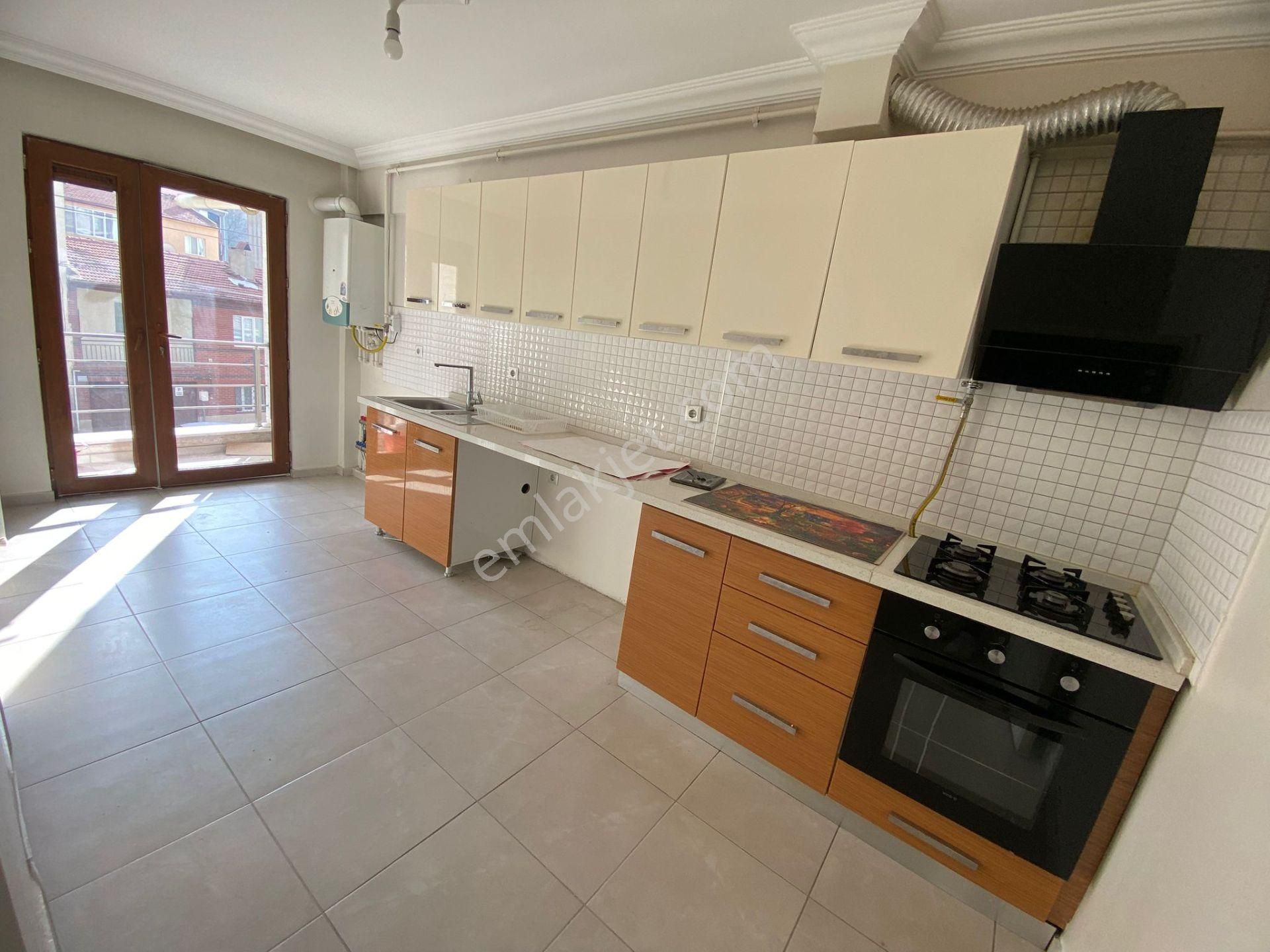 Halk Cd Üzeri Arakat Fırsat Çiftbalkon Asansörlü 130m² 3+1 Kk-2