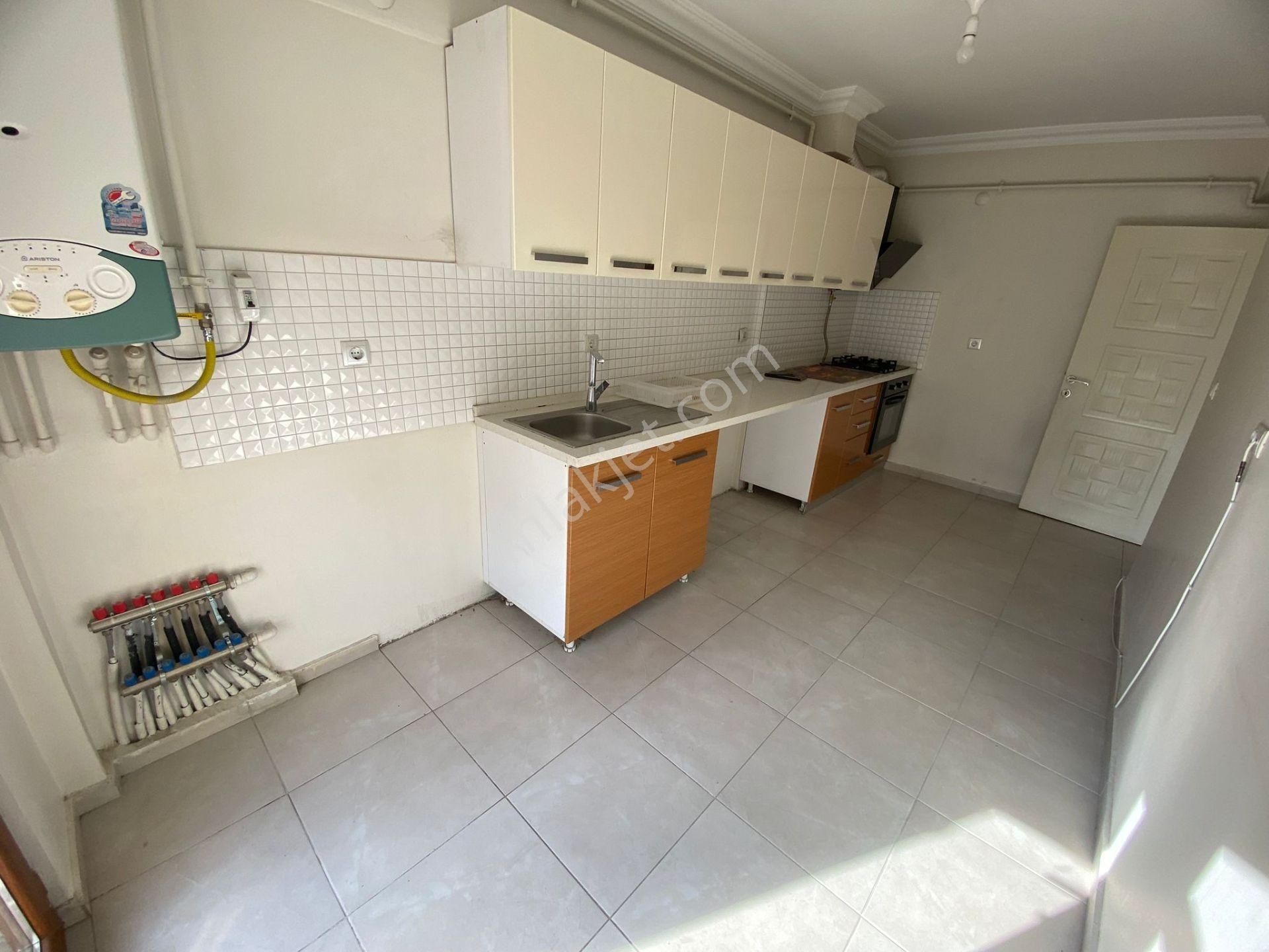 Halk Cd Üzeri Arakat Fırsat Çiftbalkon Asansörlü 130m² 3+1 Kk-2 - Görsel 3