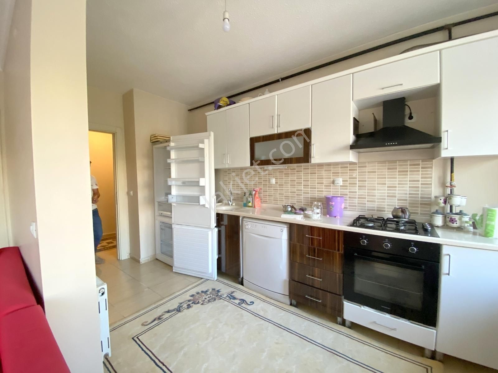 Altınevler'de, 2+1, Balkonlu, 4. Katta Eşyalı Satılık Daire!