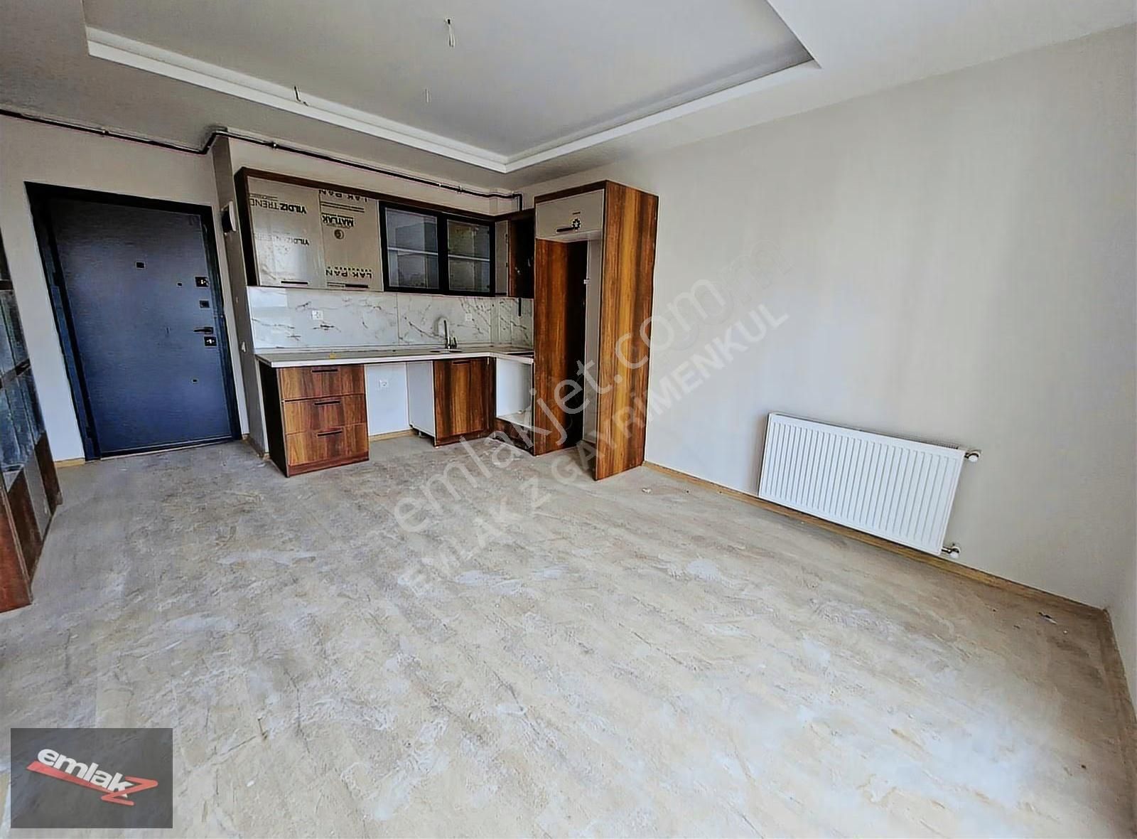 Emlak Z'den 乂 Akdeniz Mahallesin'de 乂site İçerisinde Kiralık 2+1