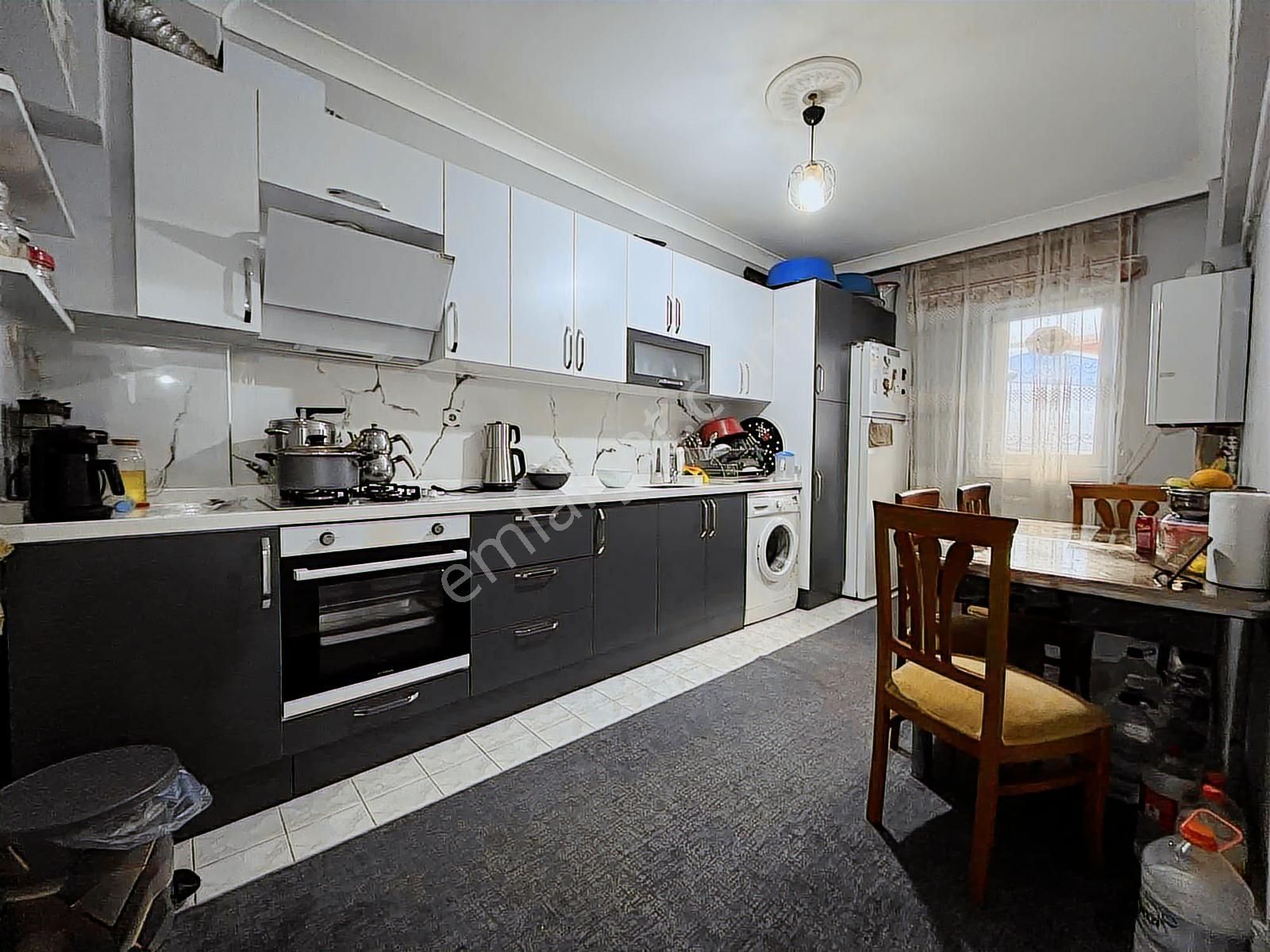 Beyoğlu'ndan Merkezi Lokasyonda Full Yapılı Balkonlu Satılık 2+1