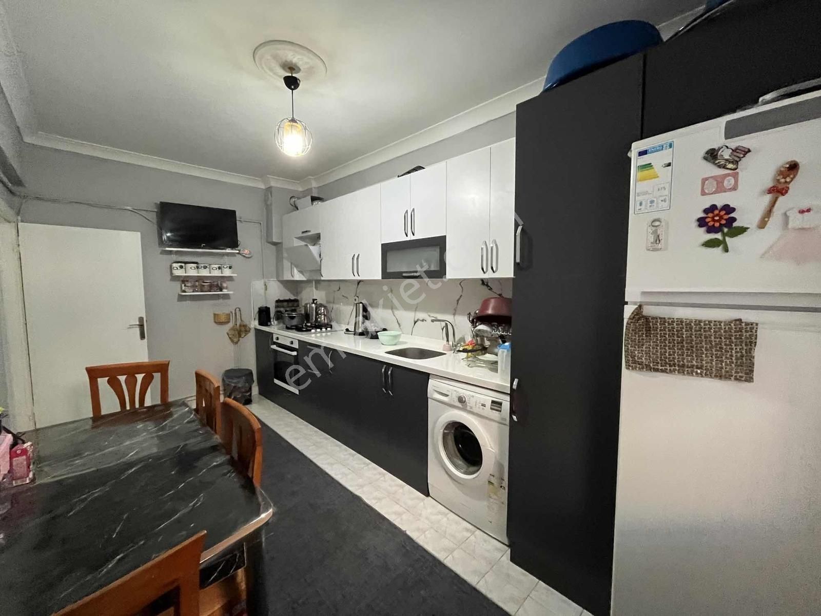 Beyoğlu'ndan Merkezi Lokasyonda Full Yapılı Balkonlu Satılık 2+1 - Görsel 2