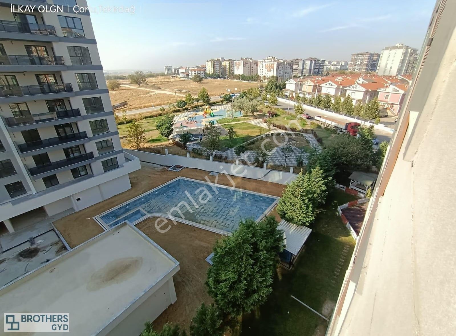Brothersdan Hürriyet Mah. Havuz Cephe Arakat 175m2 Satılık Daire - Görsel 17