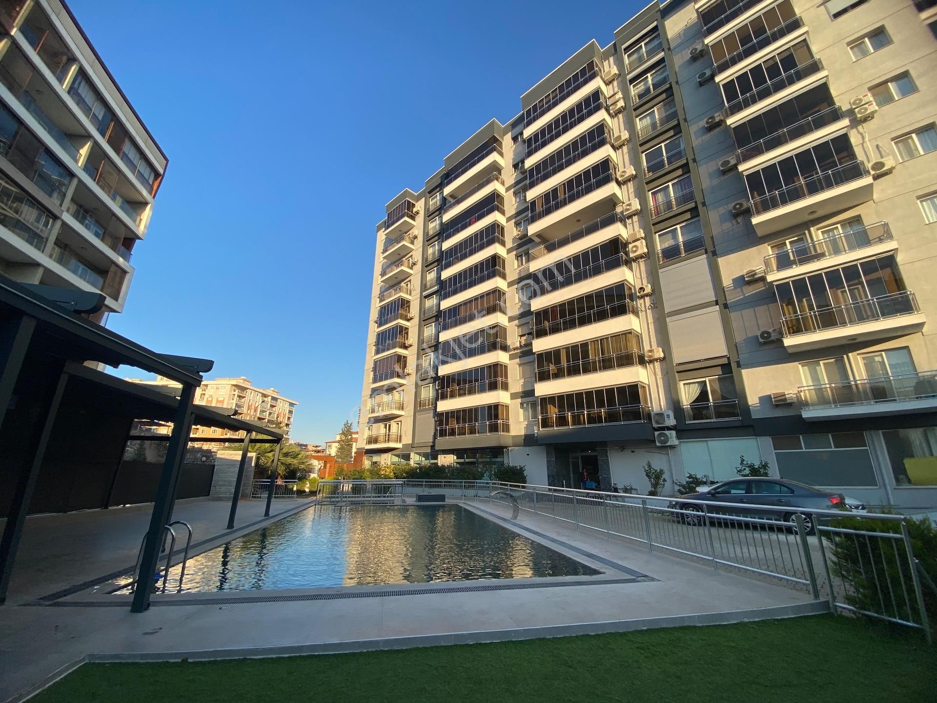 İzmir Bornova Yeşilova Atıf Bey 2 Sitesinde Satılık 3+1 Daire