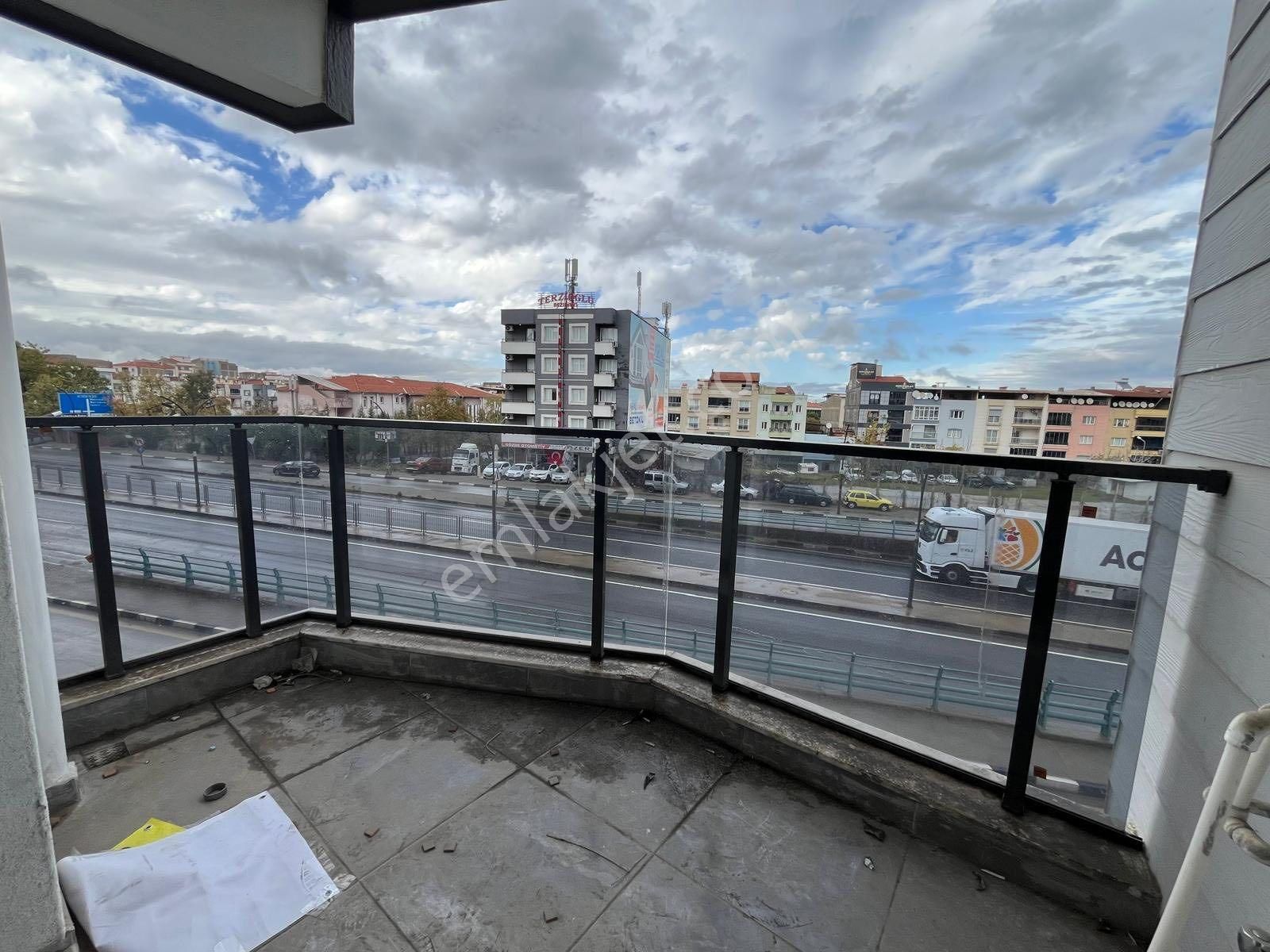 Turgutlu Satılık Selvilitepe Mah 130m2 3+1 Oda 1. Kat Asansör Y.ısıtma E.banyo Sıfır Daire - Görsel 3