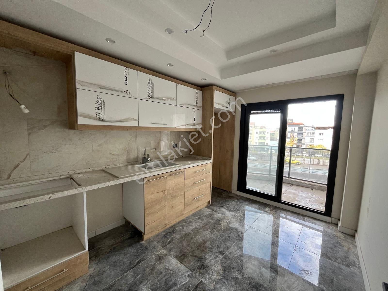 Turgutlu Satılık Selvilitepe Mah 130m2 3+1 Oda 1. Kat Asansör Y.ısıtma E.banyo Sıfır Daire