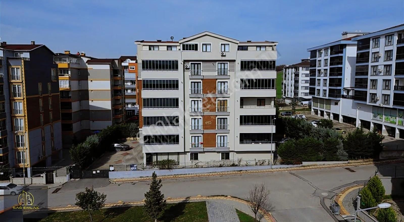 Yunuseli Hamitlerin Yükselen Değerinde - 3+1 -park Manzaralı