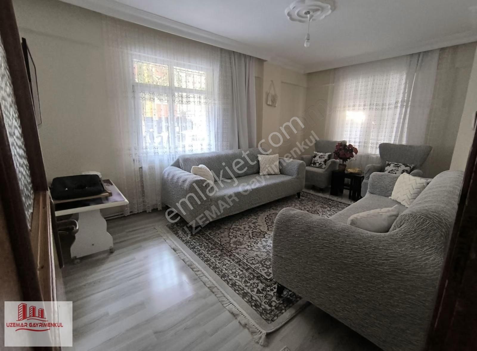 Bahçelievler'de Satılık 2+1 Yüksek Giriş