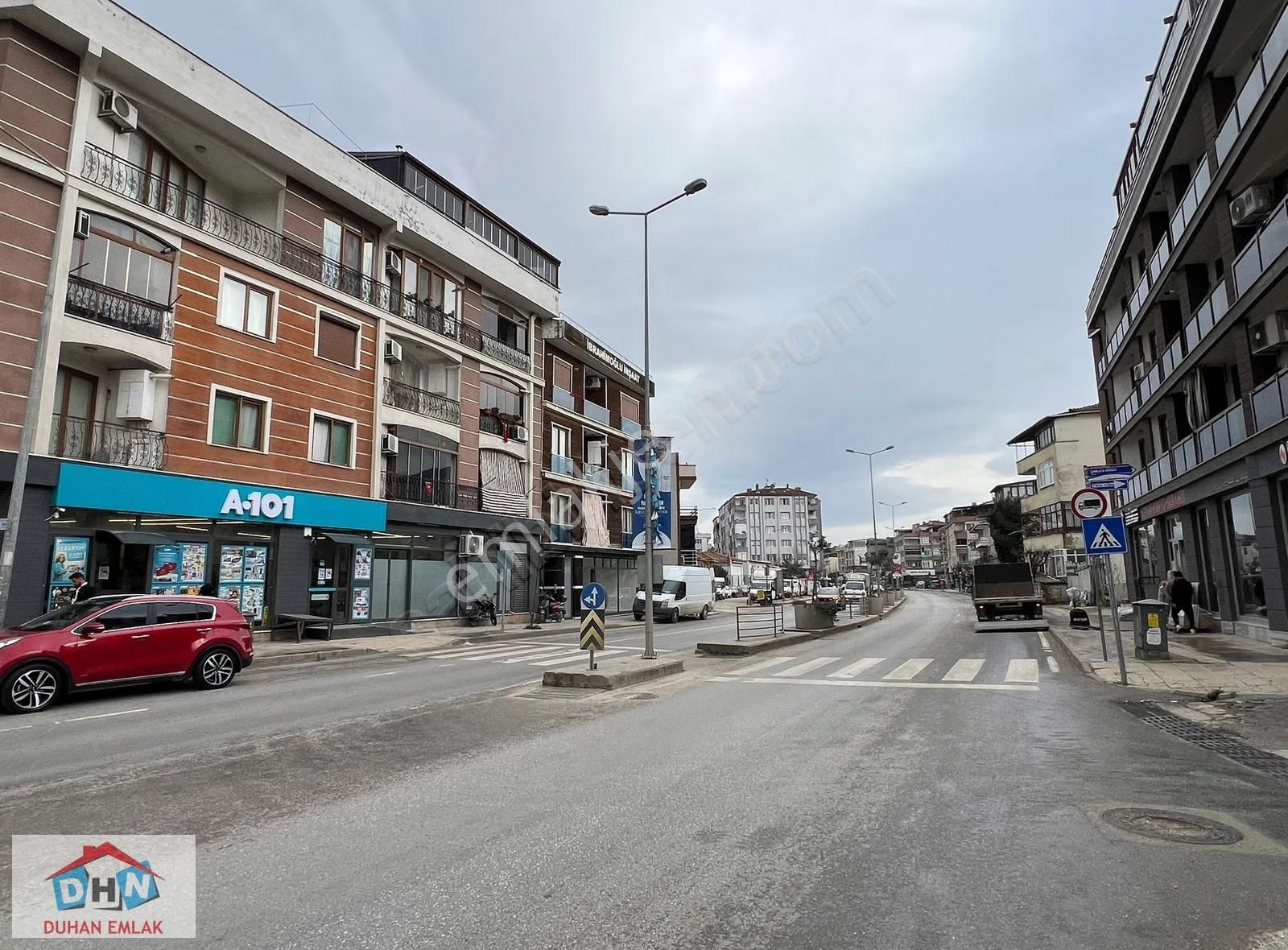 Duhan Emlak'tan Merkez Şehit Ömer Bulvarı Cadde Üzerinde 2+1 - Görsel 12