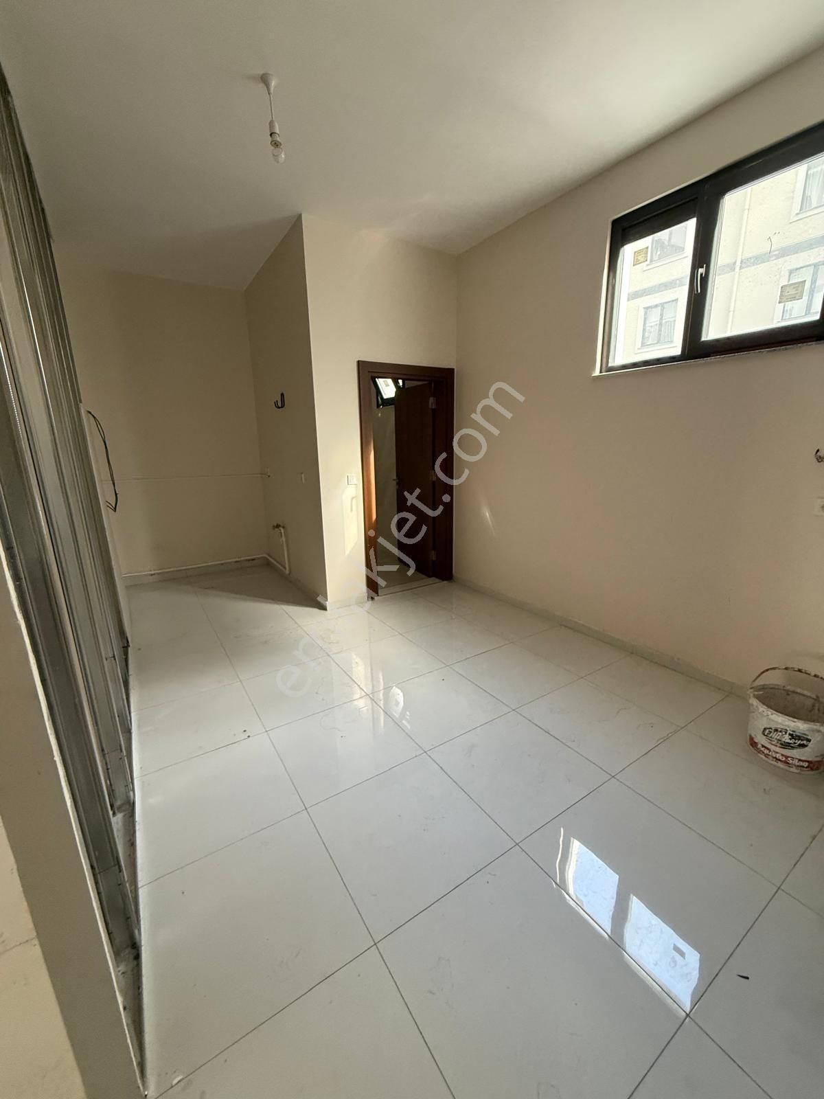 West Marinaya Yakın Merkezi Konumda 120 M2 Kiralık Dükkan !! - Görsel 9