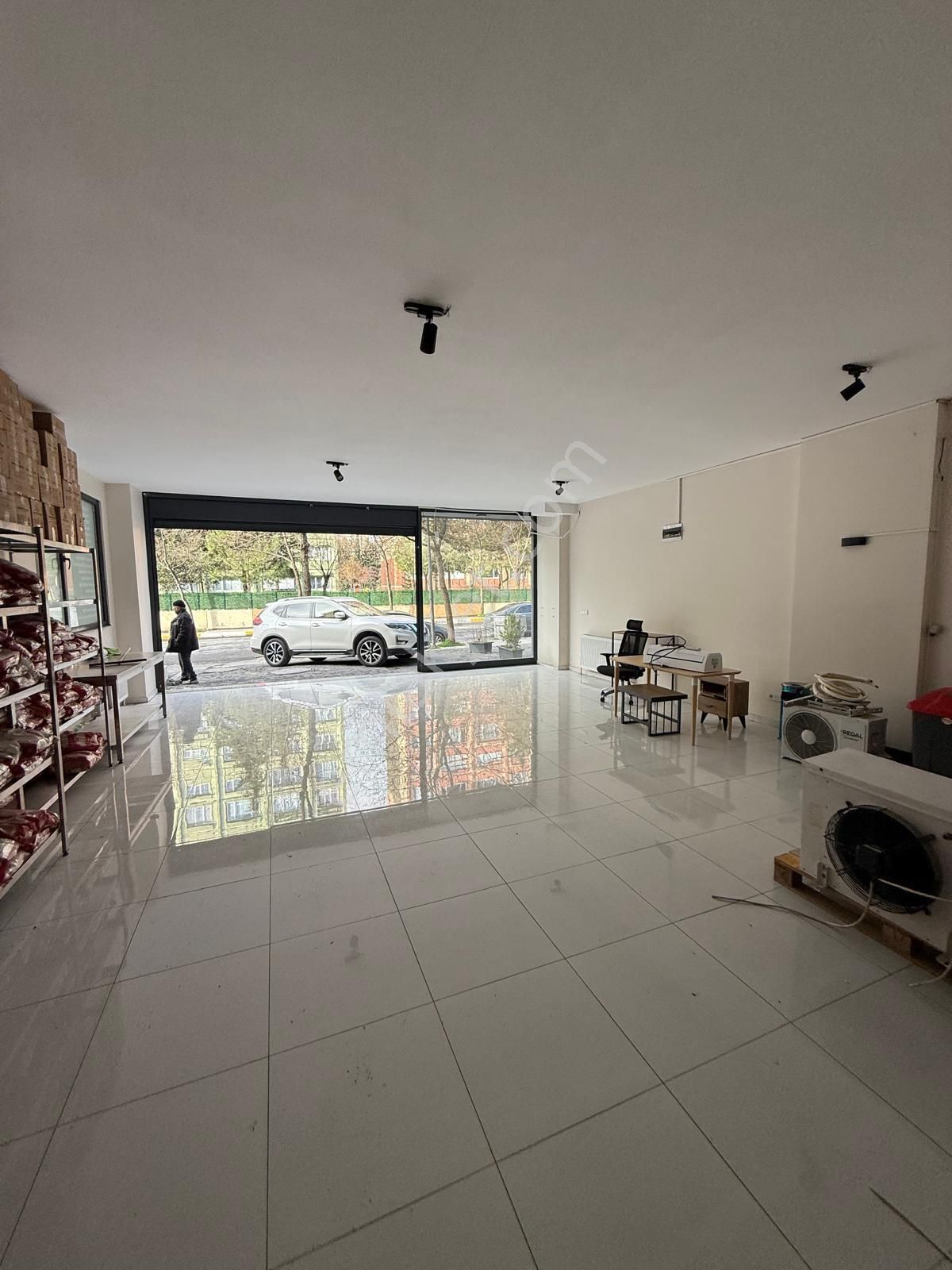 West Marinaya Yakın Merkezi Konumda 120 M2 Kiralık Dükkan !! - Görsel 15