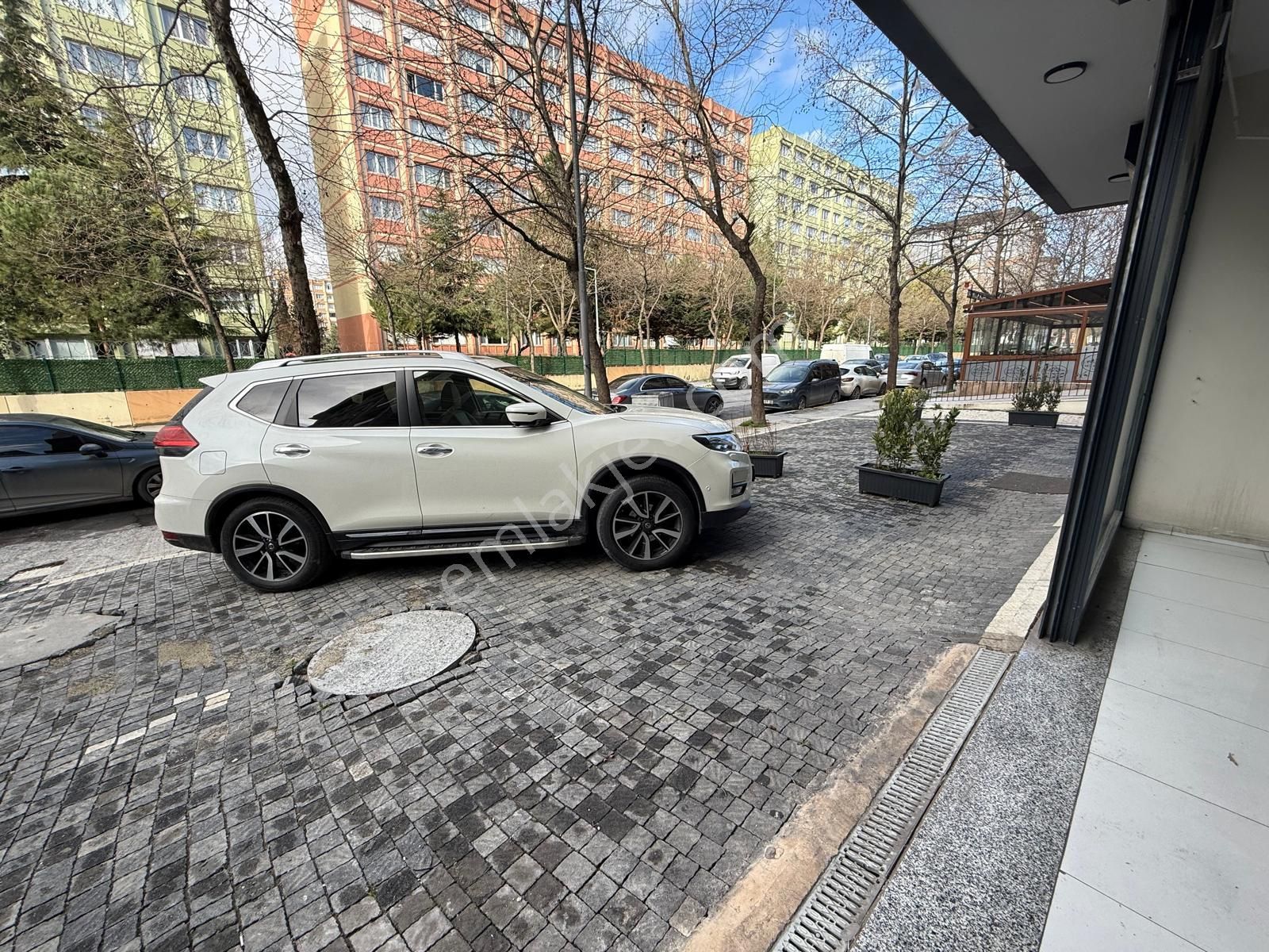West Marinaya Yakın Merkezi Konumda 120 M2 Kiralık Dükkan !!