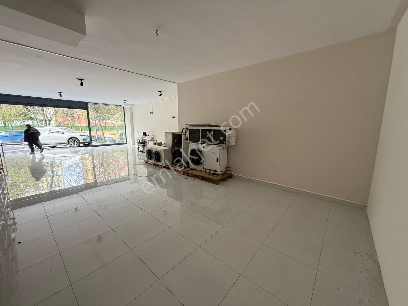 West Marinaya Yakın Merkezi Konumda 120 M2 Kiralık Dükkan !! - Görsel 2