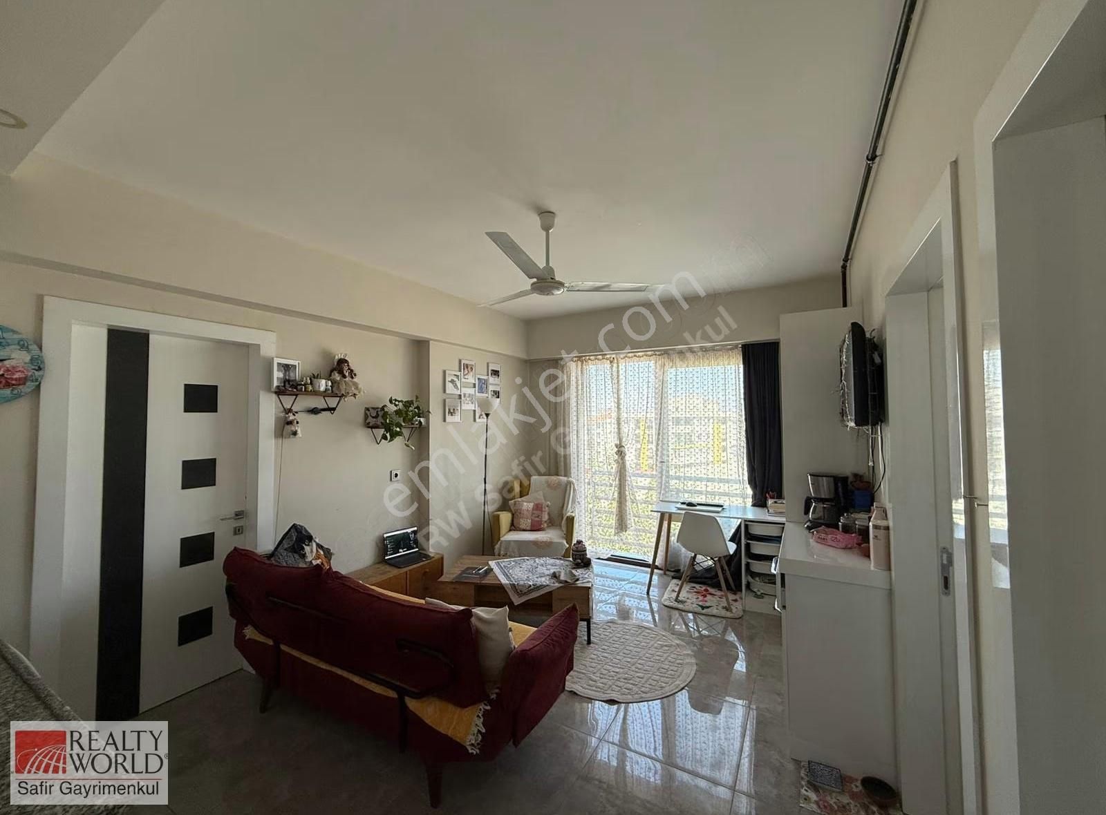 Şemikler'de Ara Kat 2+1 Açık Mutfaklı Kiralık Daire