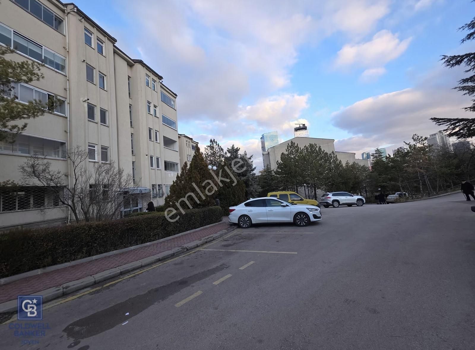 Söğütözü'nde Emsan Sitesinde Kiralık 3+1 Daire