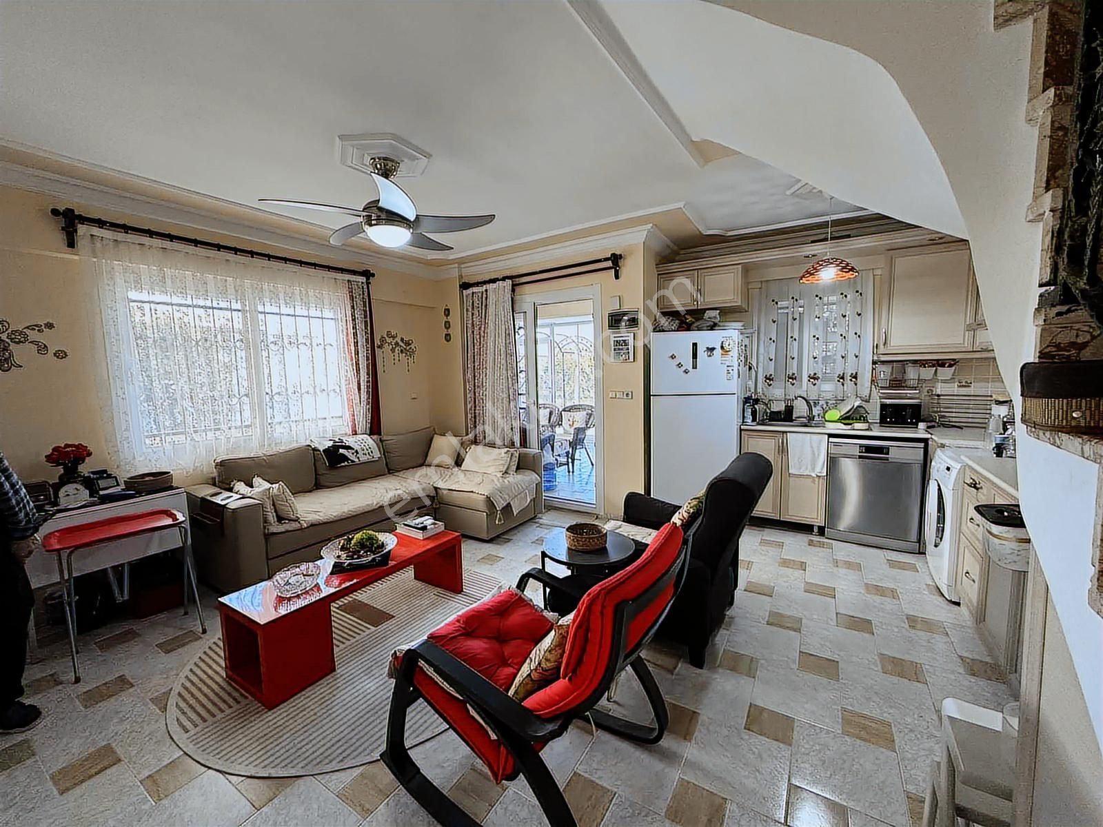 Kuşadası Davutlar Sahil Eşyalı 4+1 Havuzlu Satılık Yazlık - Görsel 35