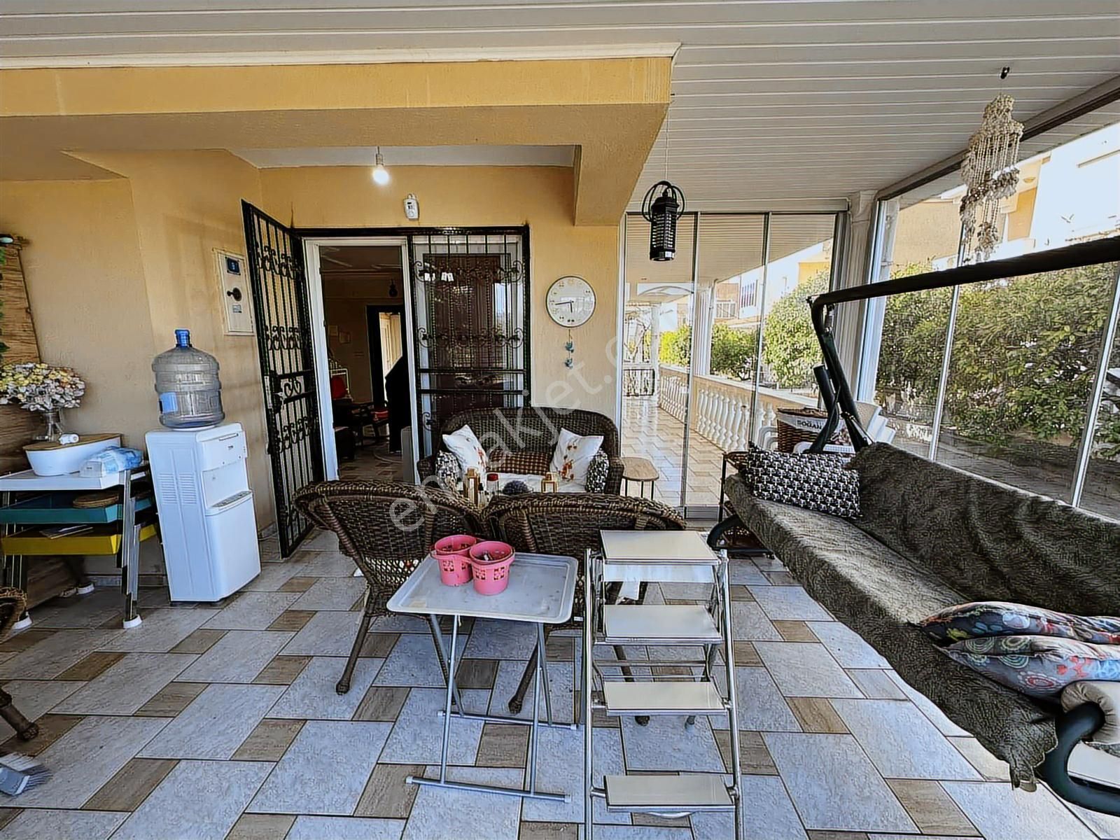 Kuşadası Davutlar Sahil Eşyalı 4+1 Havuzlu Satılık Yazlık - Görsel 8