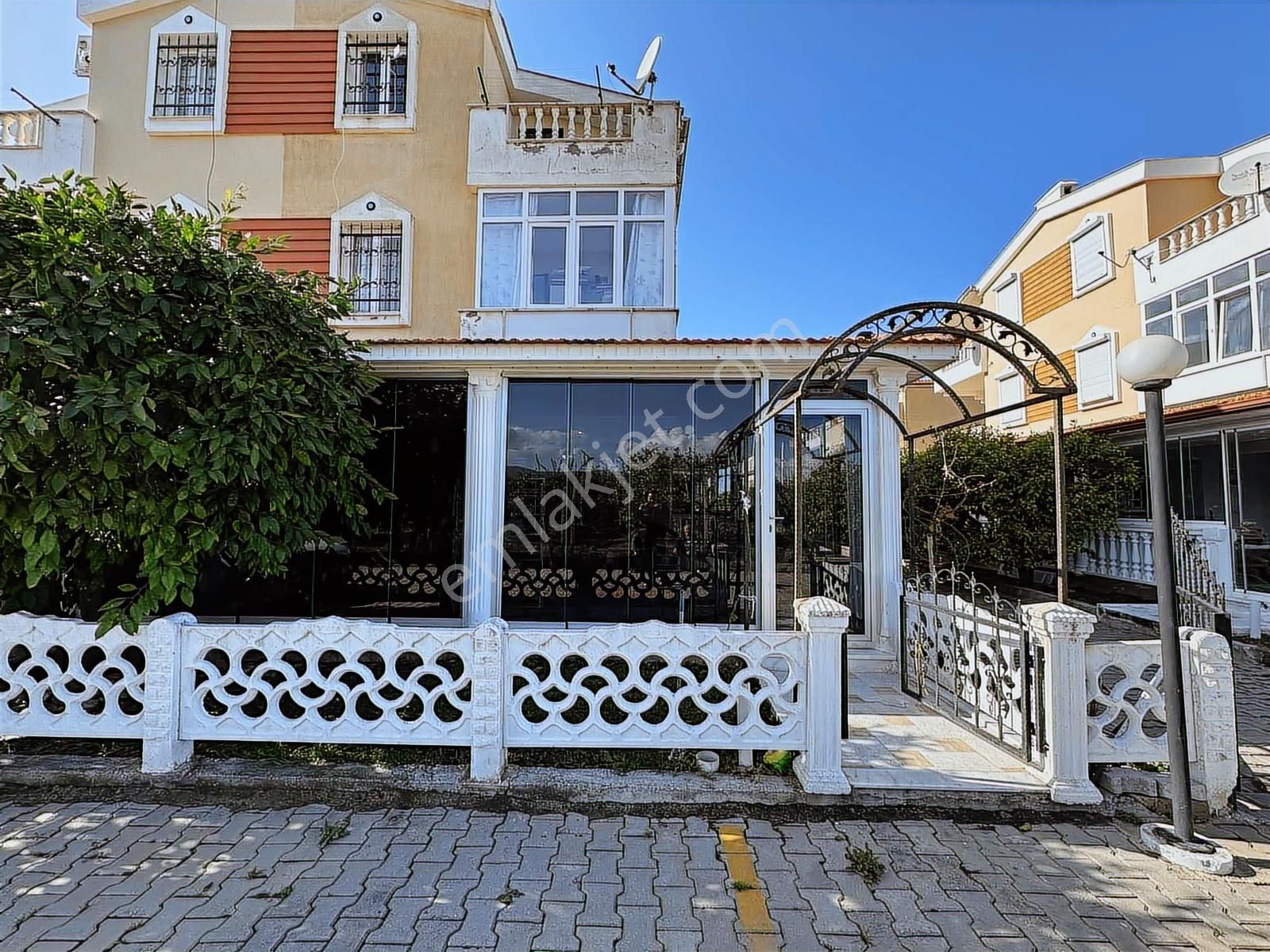 Kuşadası Davutlar Sahil Eşyalı 4+1 Havuzlu Satılık Yazlık - Görsel 2