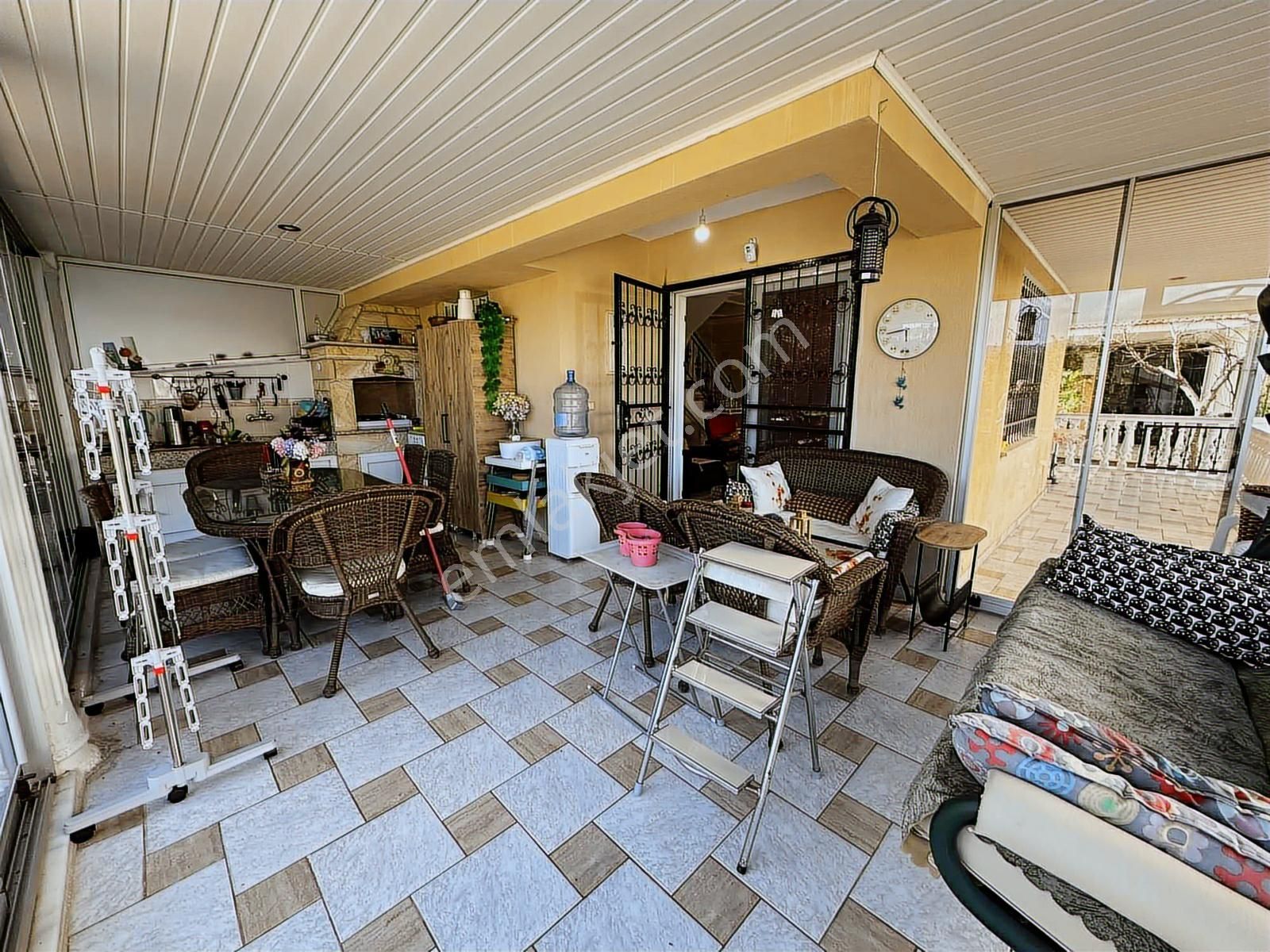 Kuşadası Davutlar Sahil Eşyalı 4+1 Havuzlu Satılık Yazlık - Görsel 10