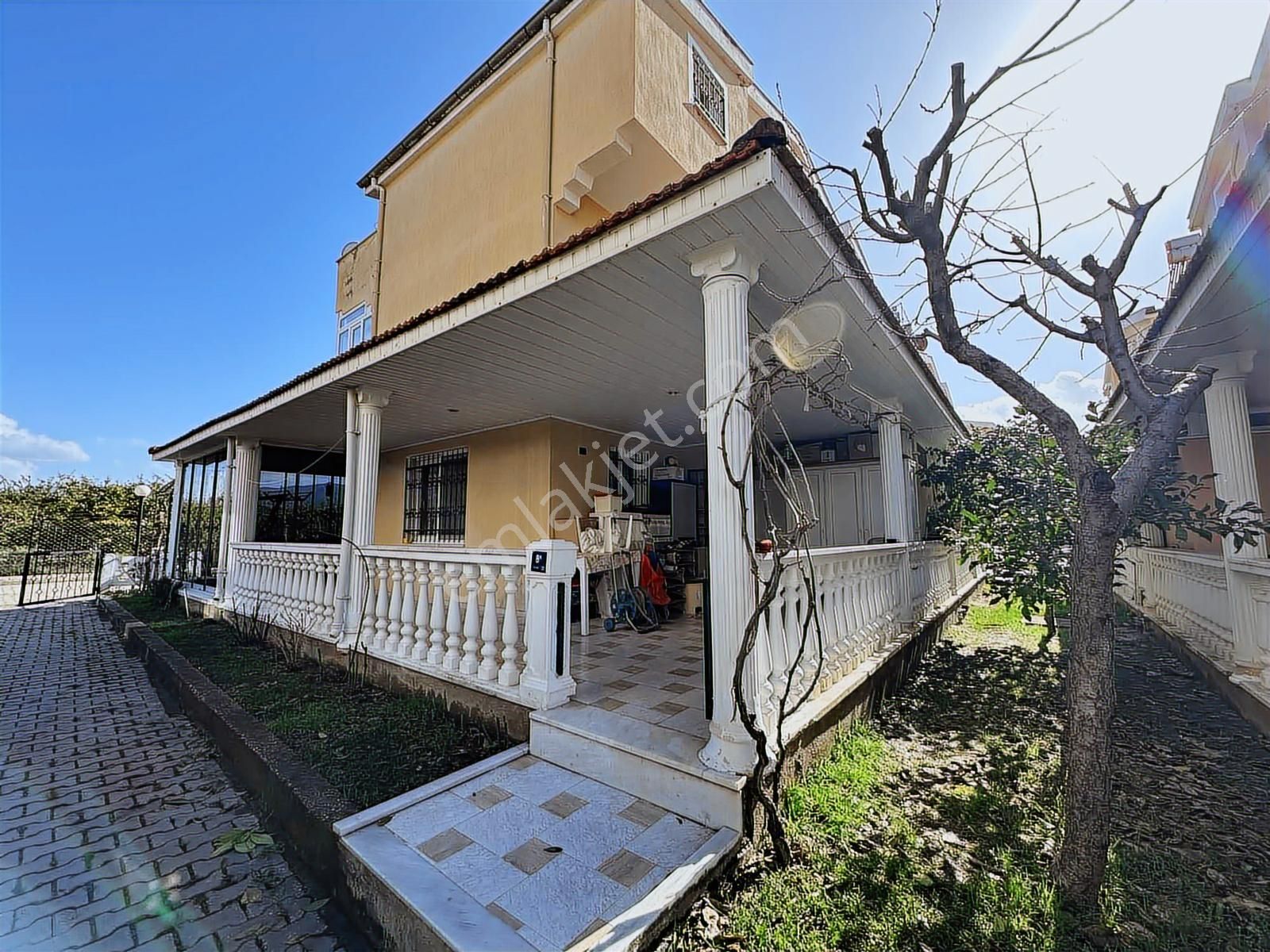 Kuşadası Davutlar Sahil Eşyalı 4+1 Havuzlu Satılık Yazlık - Görsel 4