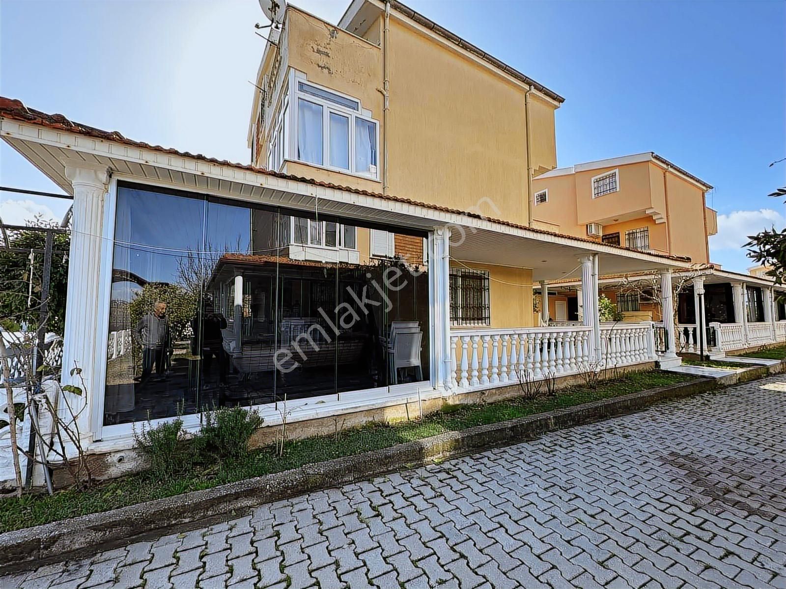 Kuşadası Davutlar Sahil Eşyalı 4+1 Havuzlu Satılık Yazlık - Görsel 3